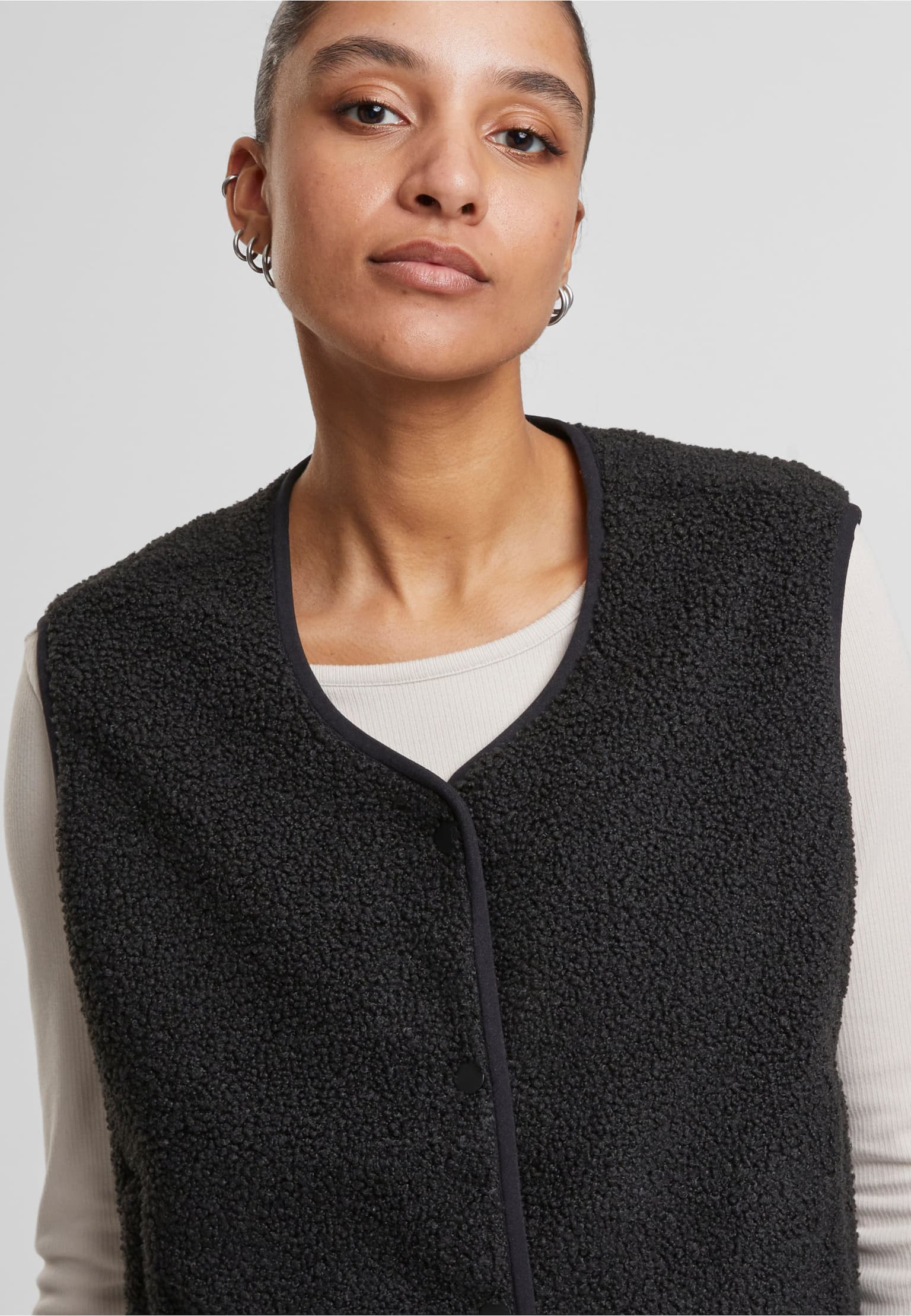 Urban Classics Ladies Buttoned Teddy Vest – Bild 3