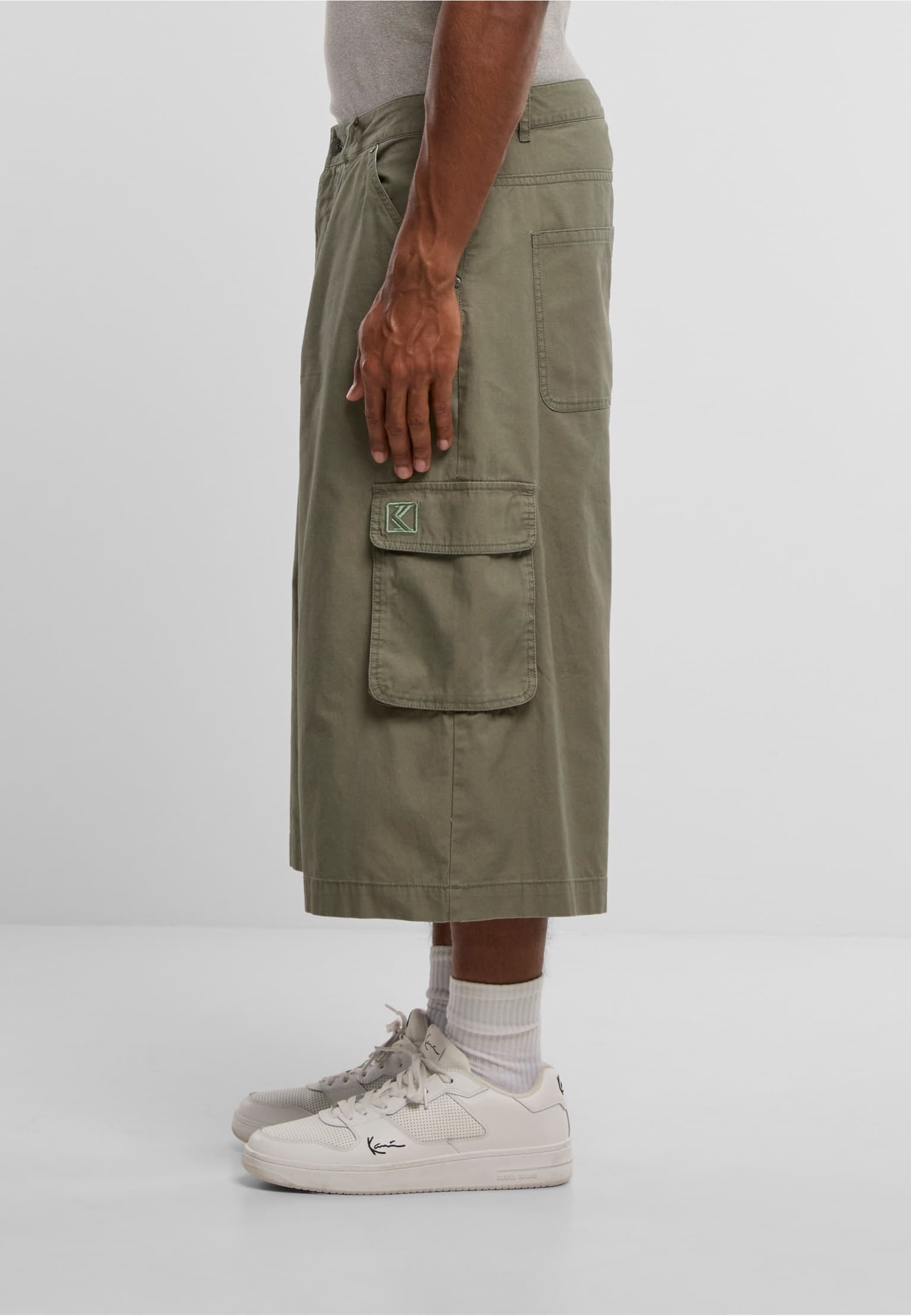 Karl Kani OG Camo Baggy Cargo Short – Bild 3