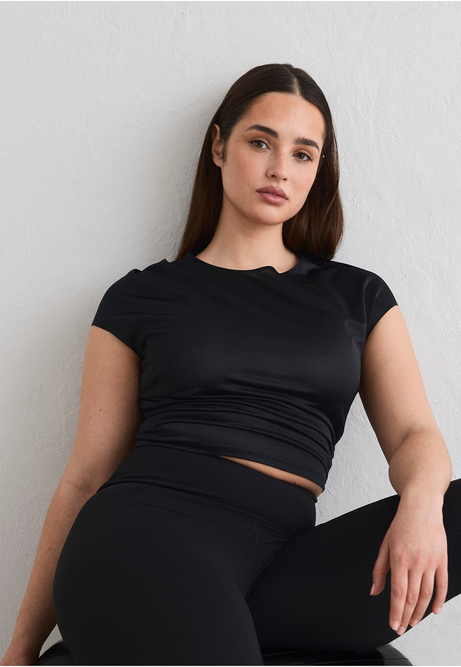 aimn Luminous Draped Short Sleeve