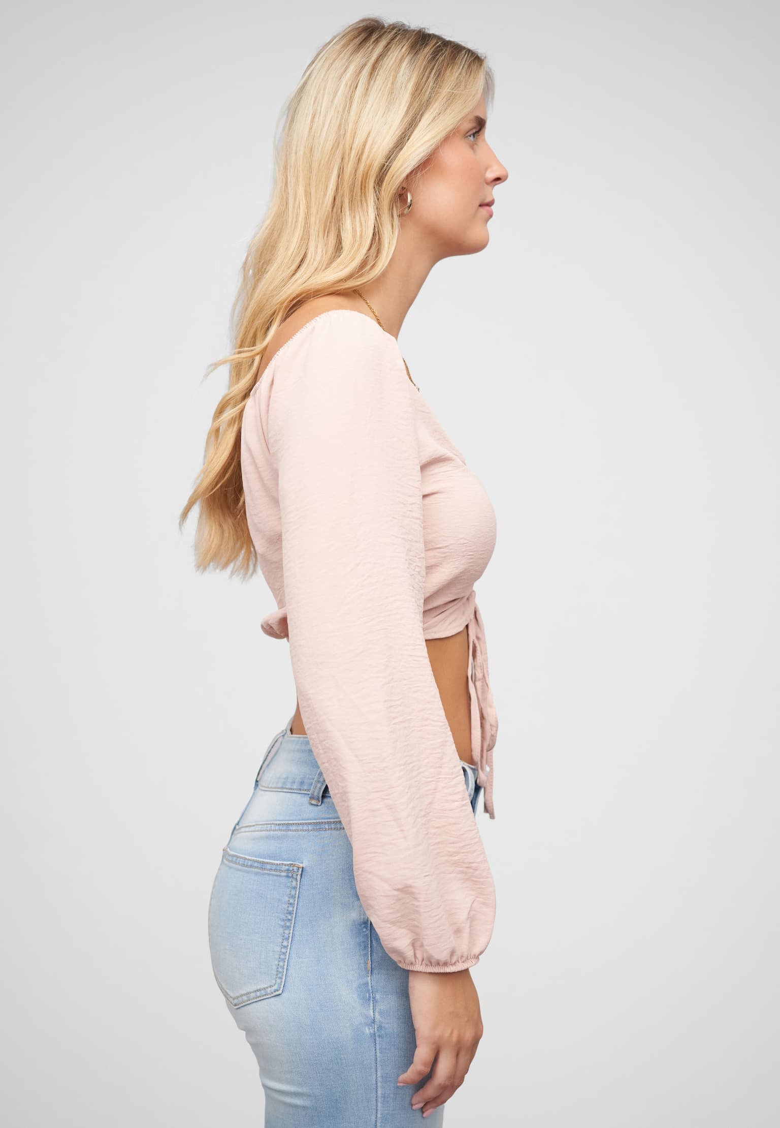 Cloud5ive Kurze V-Neck Bluse mit Ballonärmeln & Raffdetail vorne – Bild 4
