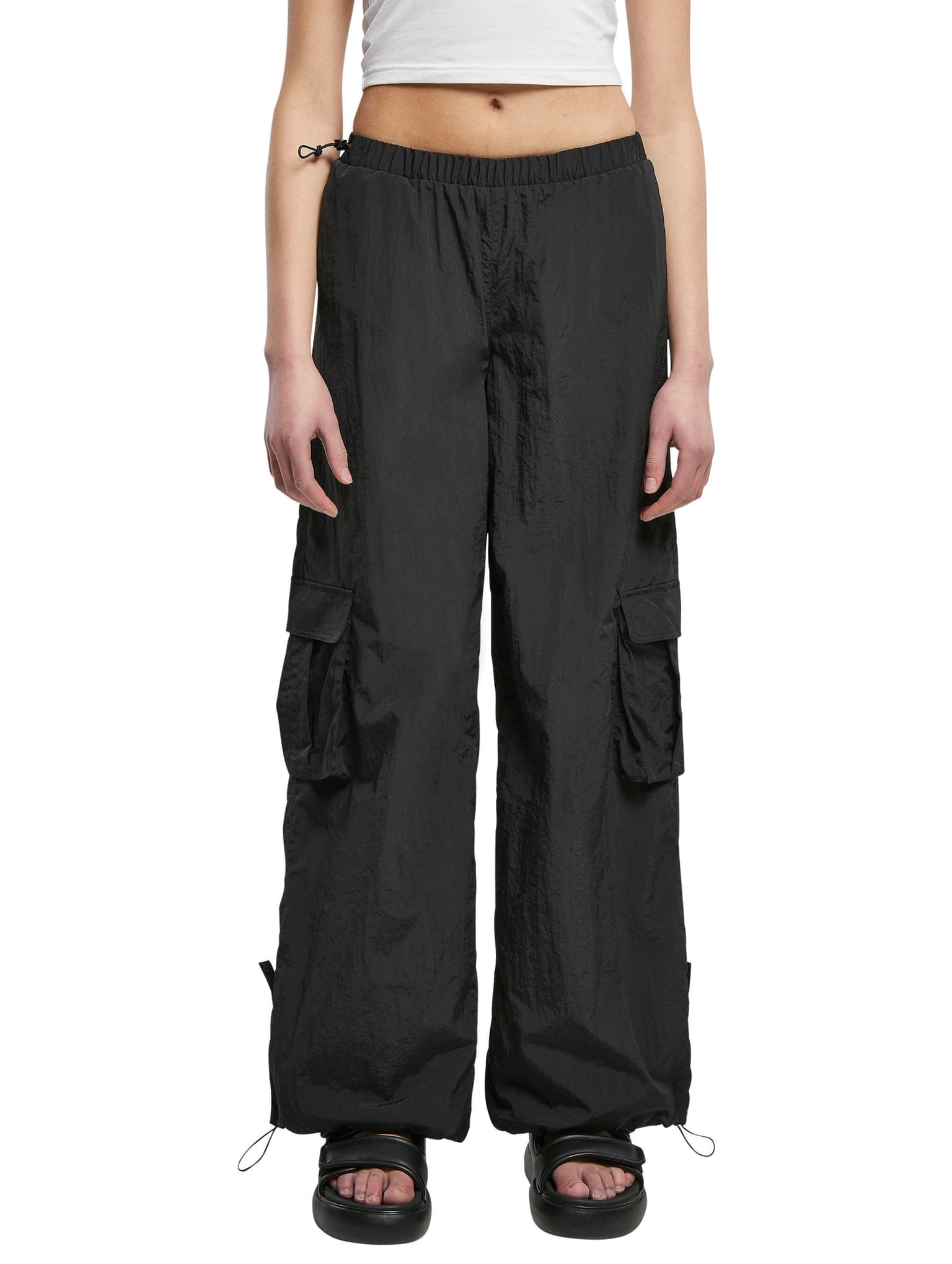 Urban Classics Ladies Wide Crinkle Nylon Cargo Pants – Bild 4