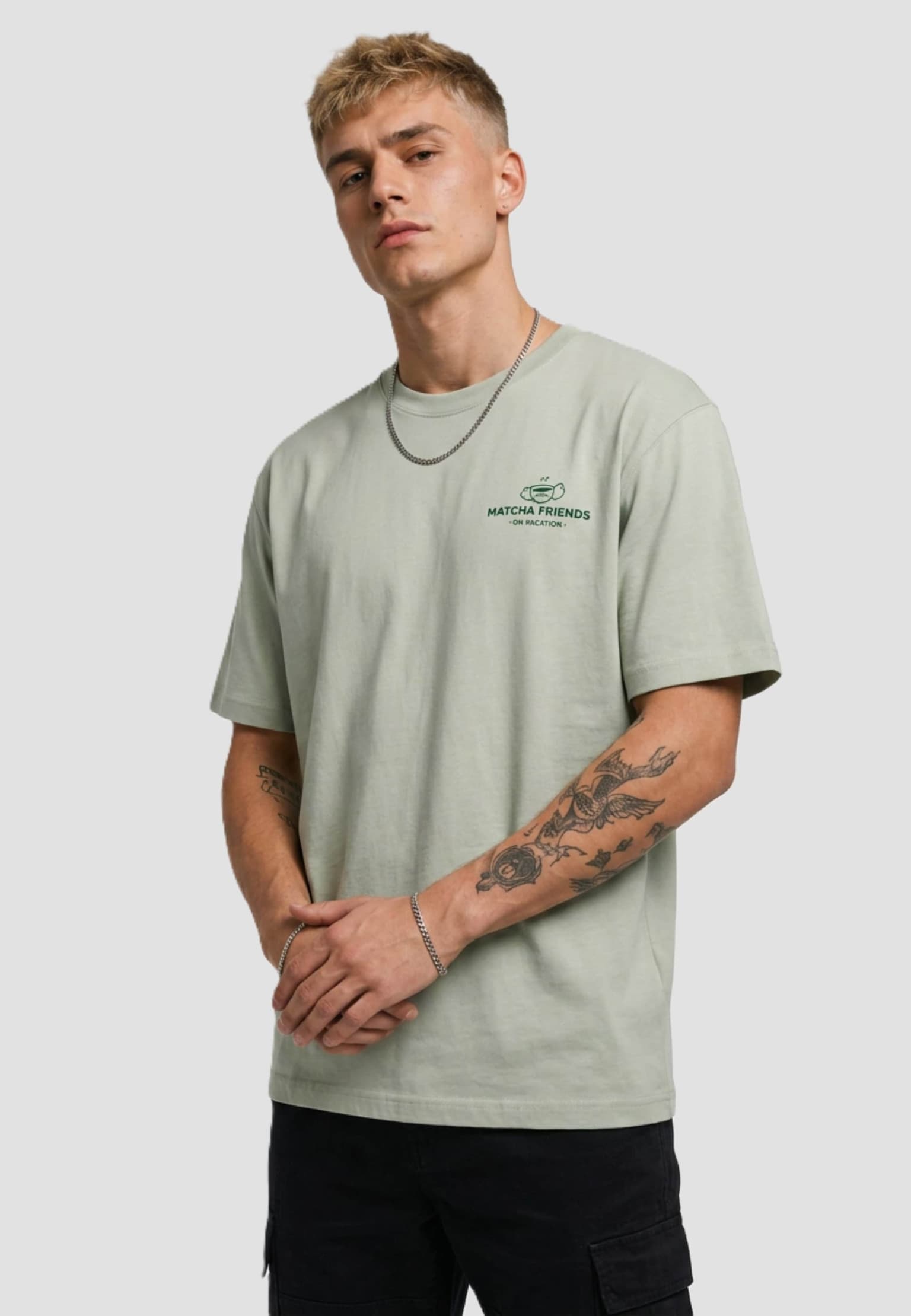 On Vacation Matcha Friends T-Shirt – Bild 2