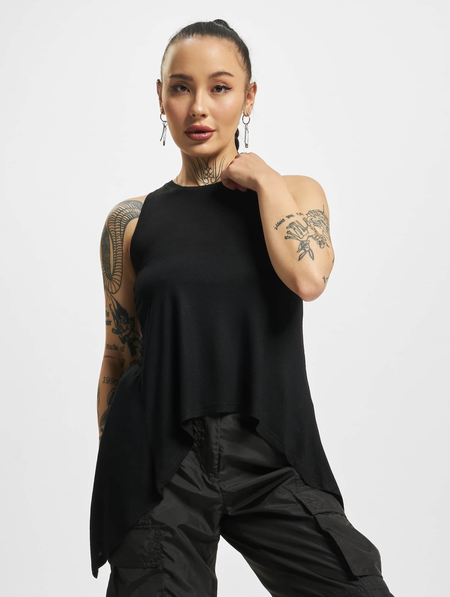 Urban Classics Ladies HiLo Viscose Top – Bild 3
