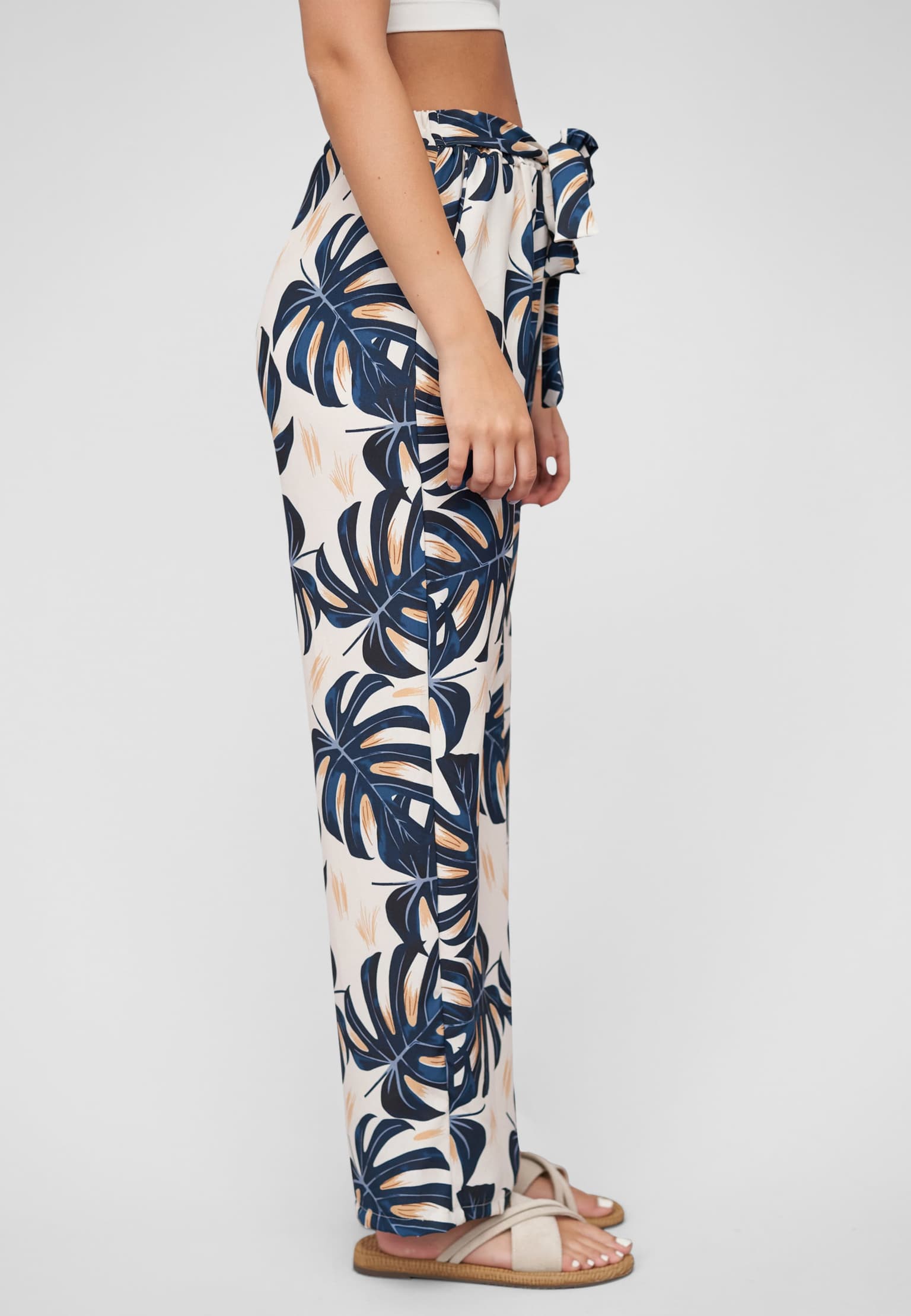 Cloud5ive Summer Pants with palm print and tie belt – Bild 4