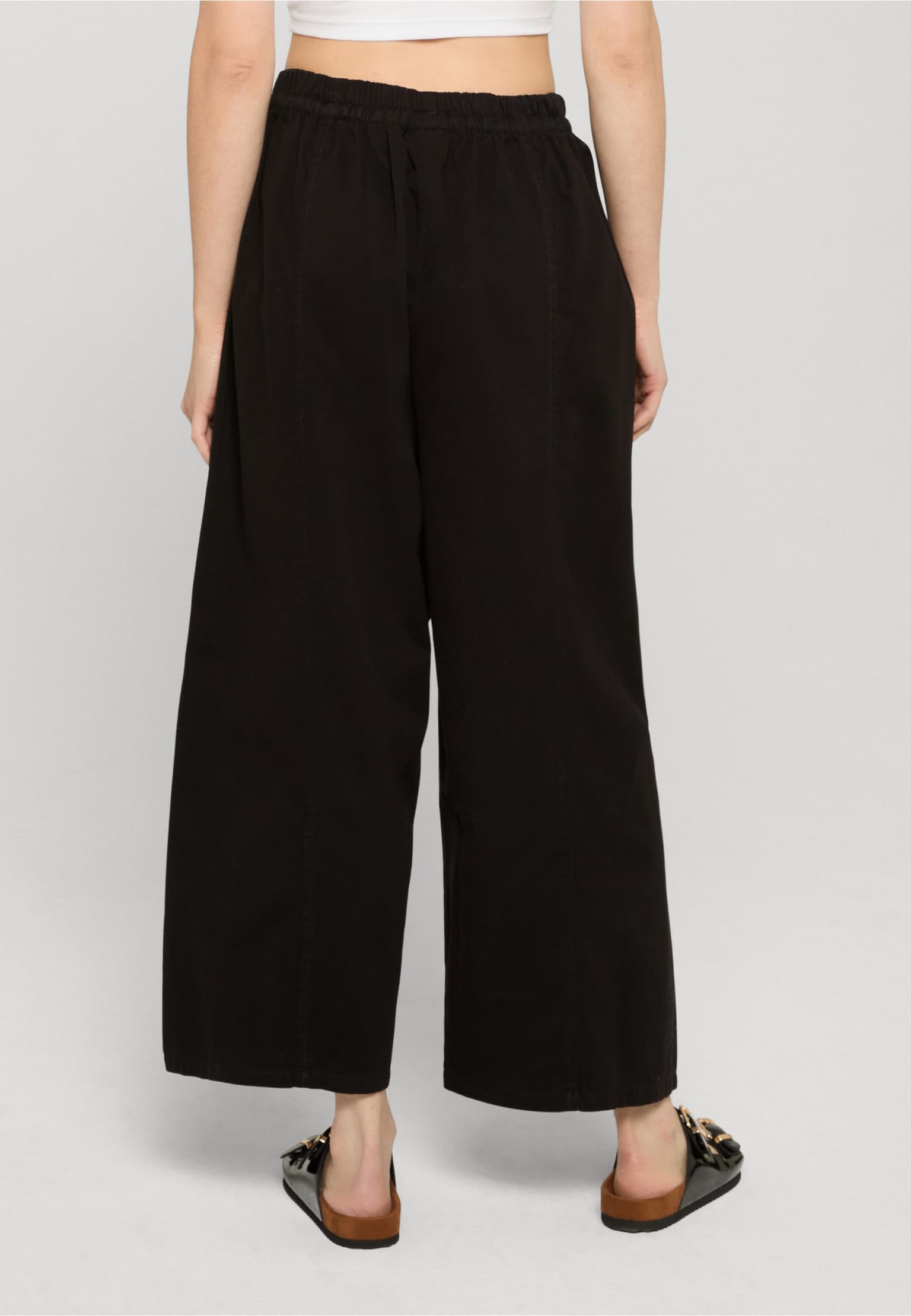 Urban Classics Ladies Barrel Cropped Cotton Pants – Bild 2