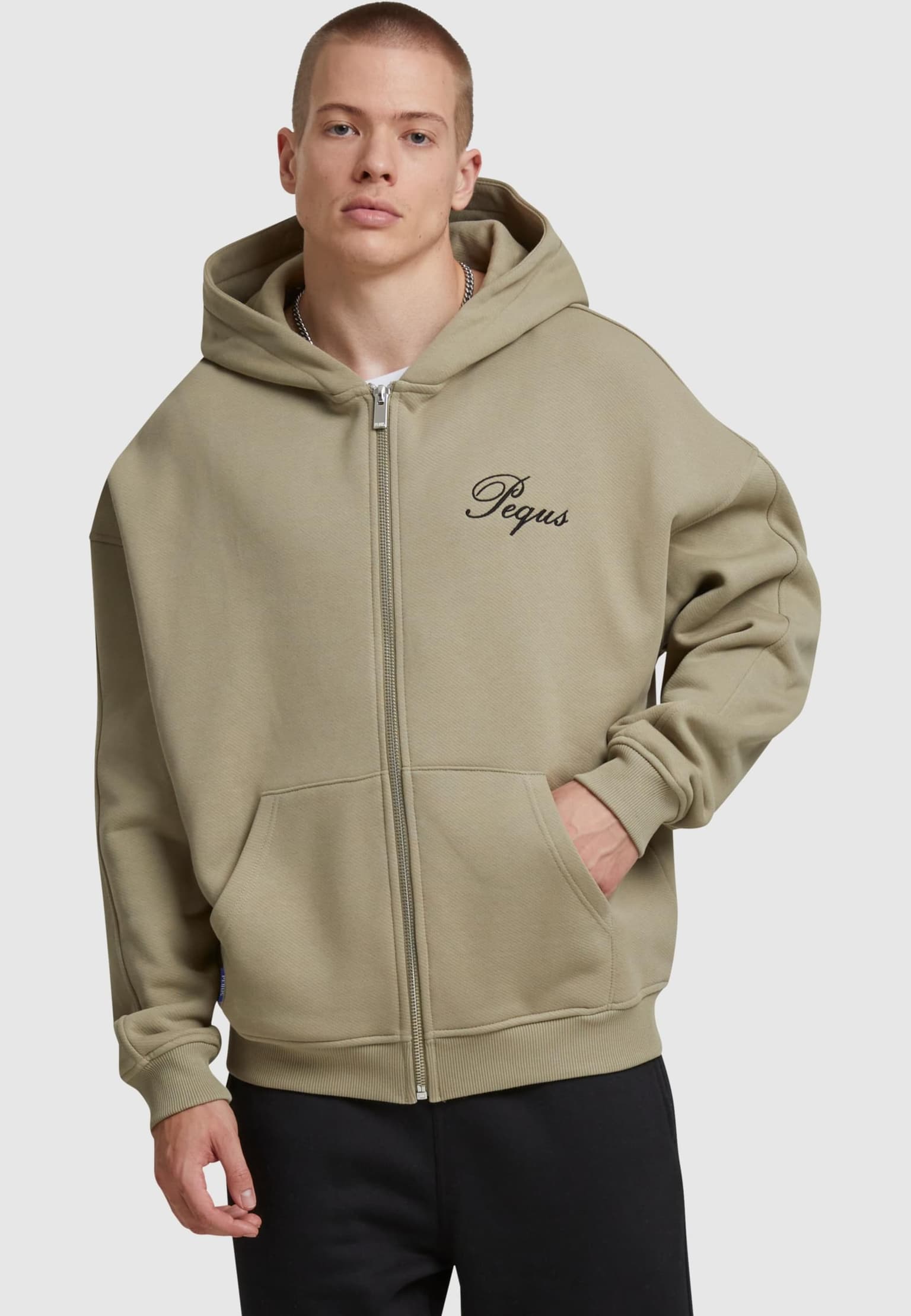 PEQUS Handwritten Logo Zip Hoodie – Bild 2