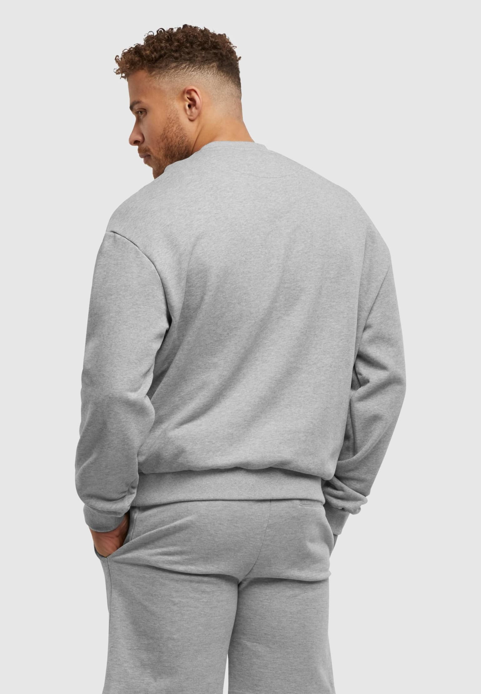 Mister Tee Upscale Core EMB Oversize Crewneck – Bild 2