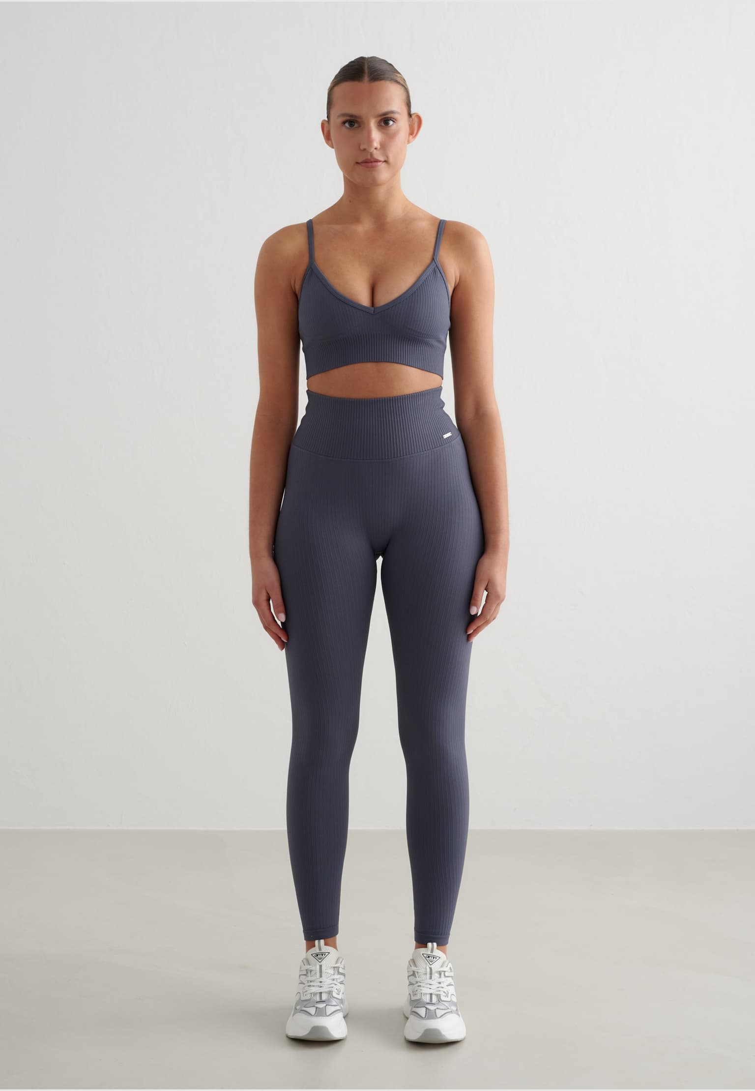 aimn Ribbed Seamless Deep Cut Bra – Bild 4