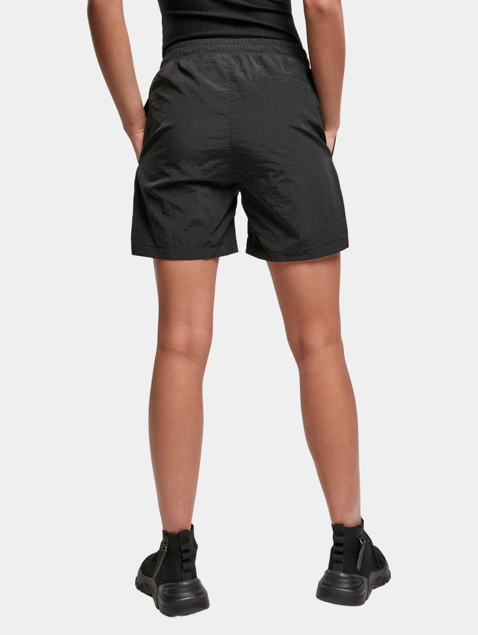Urban Classics Ladies Crinkle Nylon Short – Bild 2