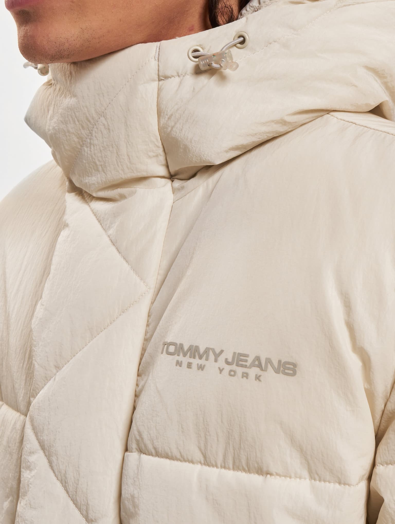 Tommy Jeans Oversized Statement Puffer Jacket – Bild 4