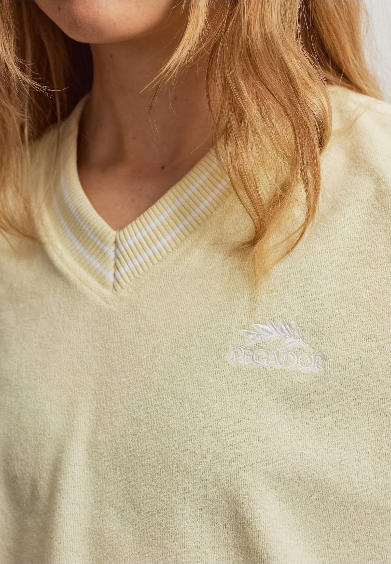PEGADOR Anastasia Cropped Frottee Tee – Bild 3