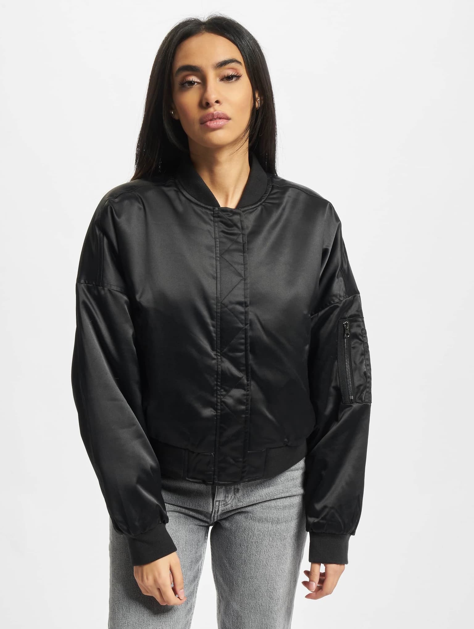 Urban Classics Ladies Short Oversized Satin Bomber Jacket – Bild 3
