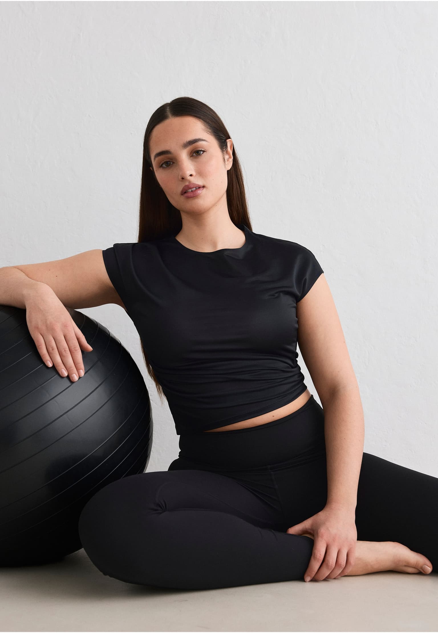 aimn Luminous Draped Short Sleeve – Bild 3