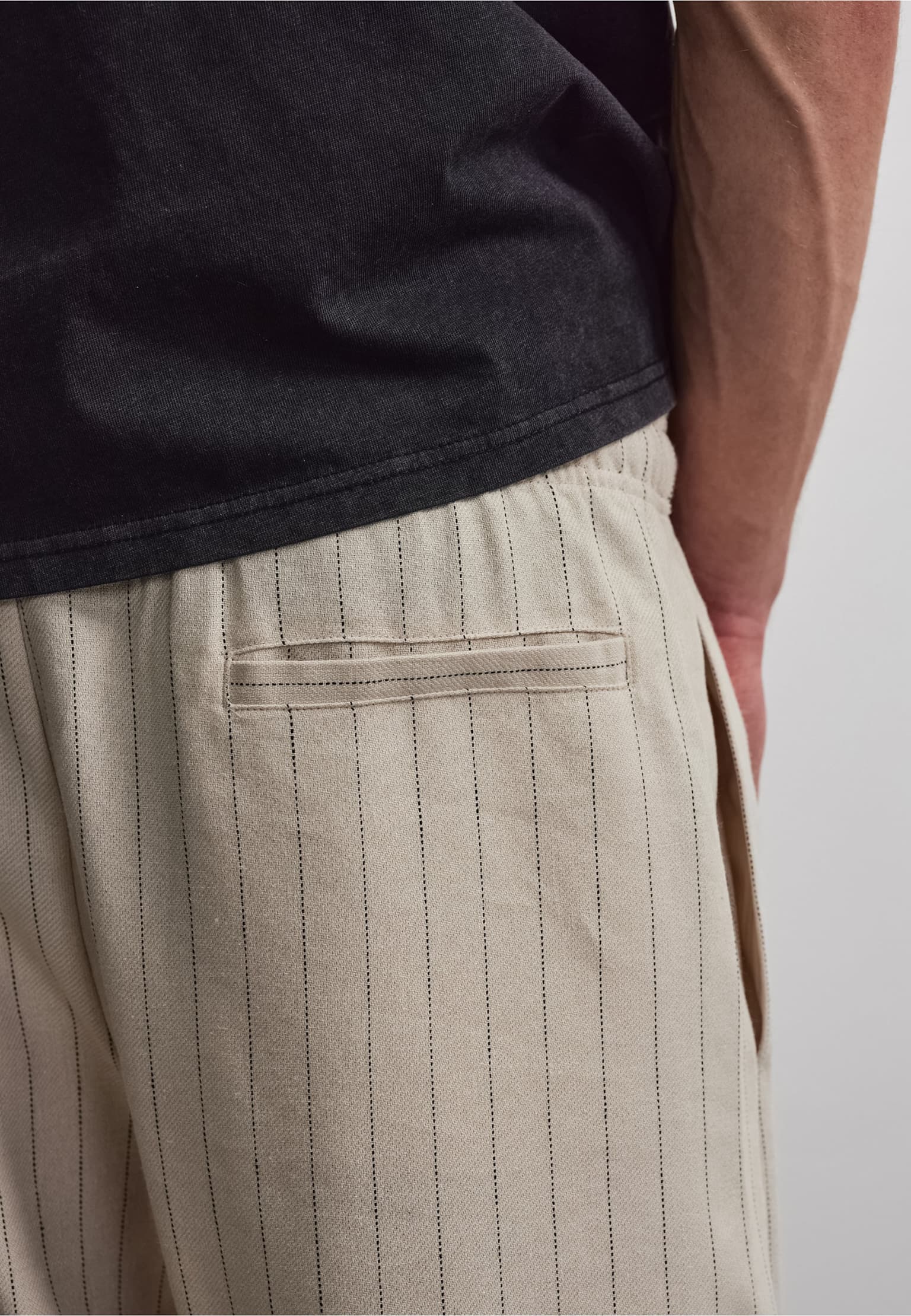 PEGADOR Kenmare Pinstripe Short – Bild 4