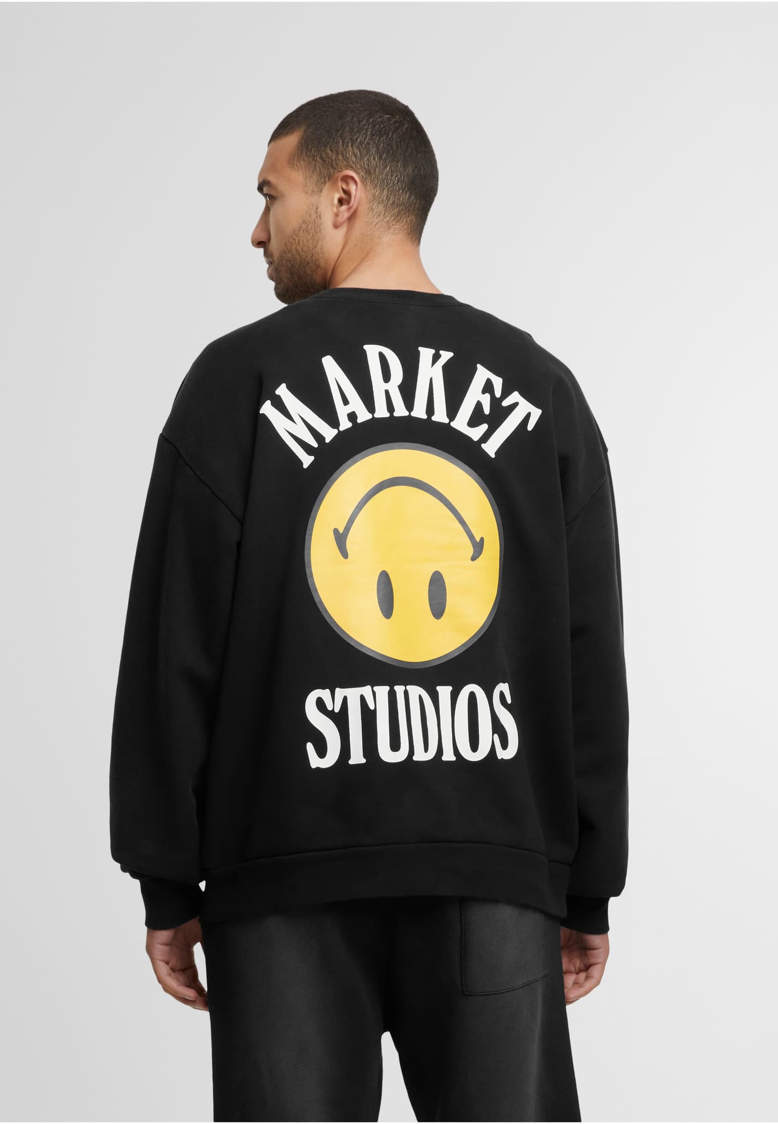 Market Studios SMILEY LOCKUP CREWNECK – Bild 2