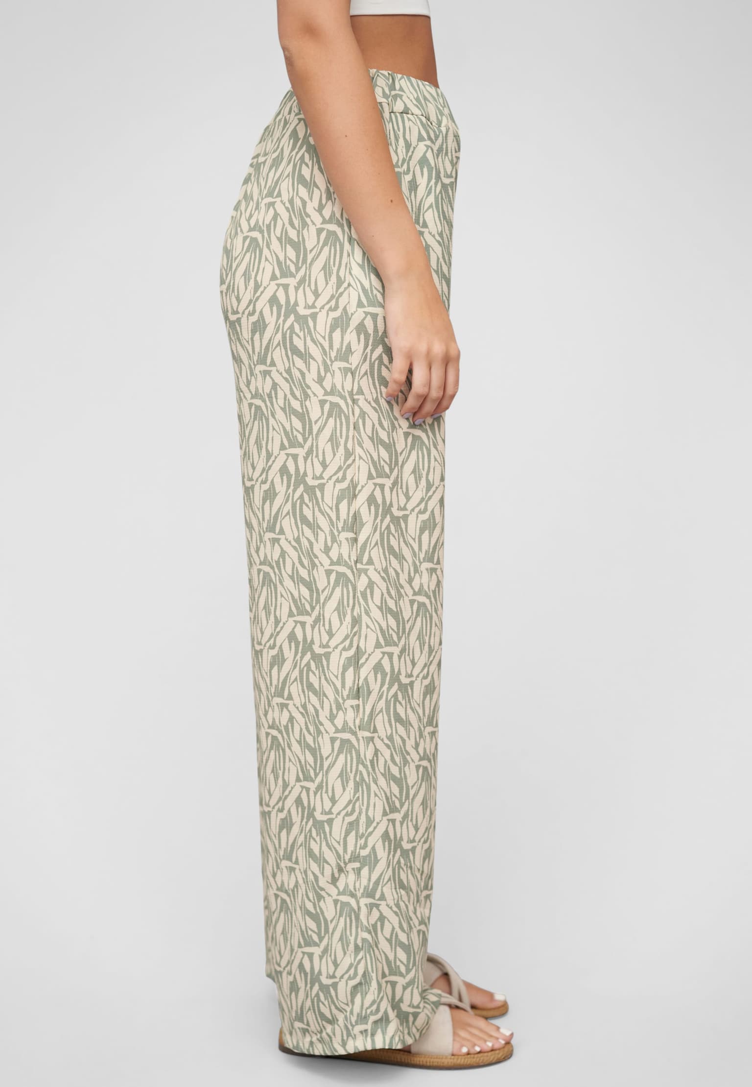 Cloud5ive Summer Pants with aop leaf print – Bild 4