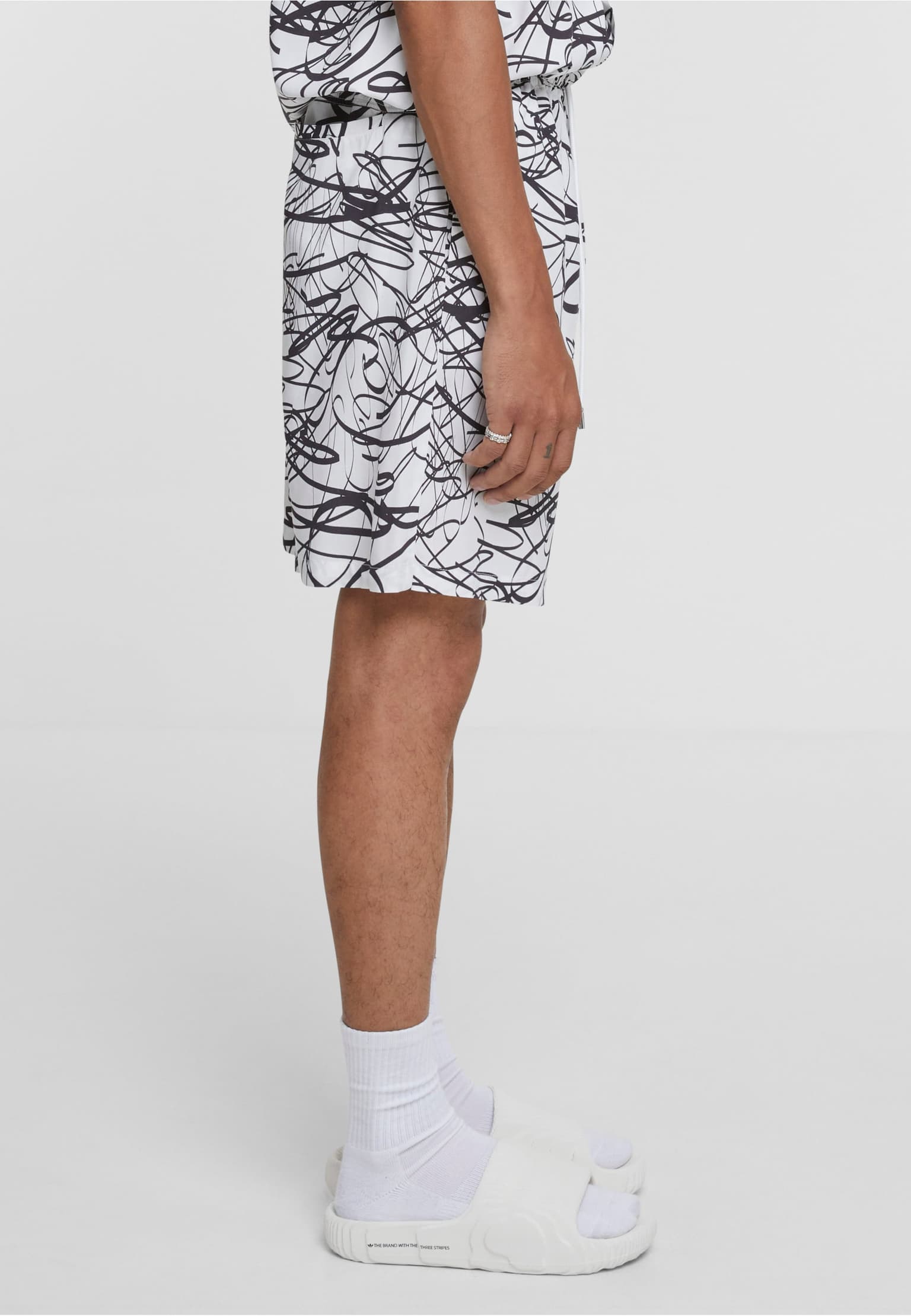 Urban Classics Viscose AOP Resort Short – Bild 4