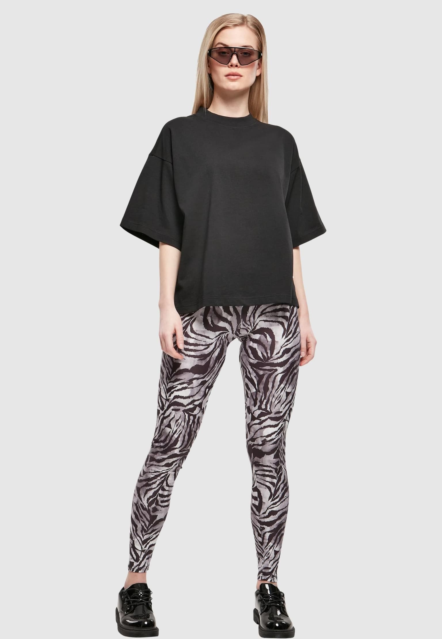 Urban Classics Ladies Essentials Heavy Tee – Bild 4
