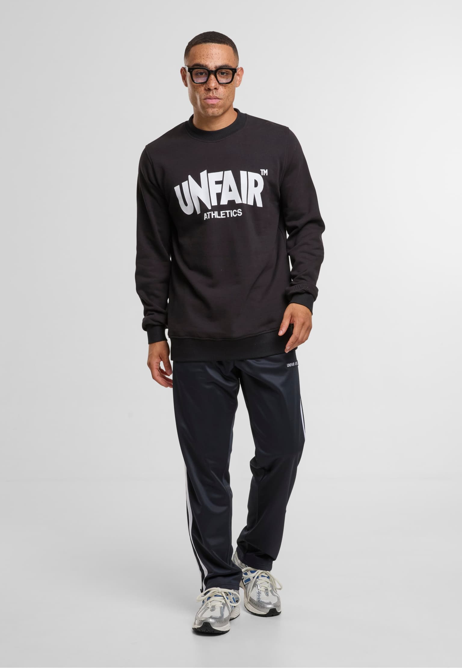 UNFAIR ATHLETICS Classic Label Crewneck – Bild 3