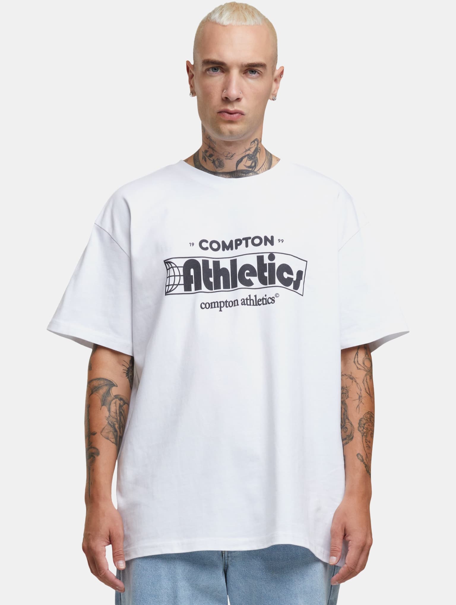 Mister Tee Upscale Compton Athletic Club Oversize – Bild 3