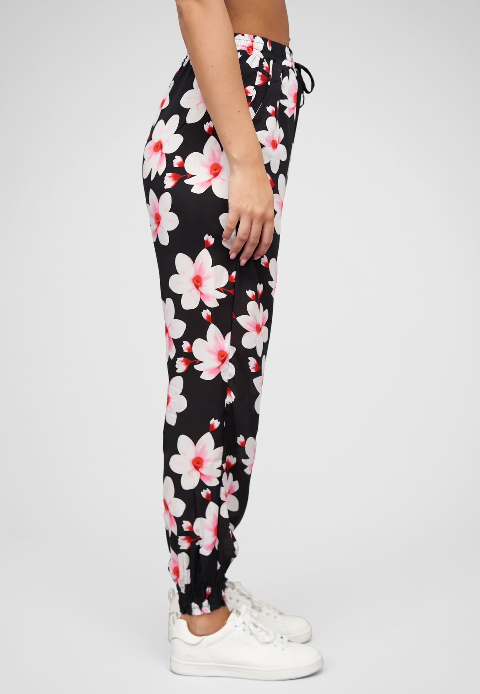 Cloud5ive Viskose Hose mit Bündchen 2-Pockets & Big Flowers – Bild 4