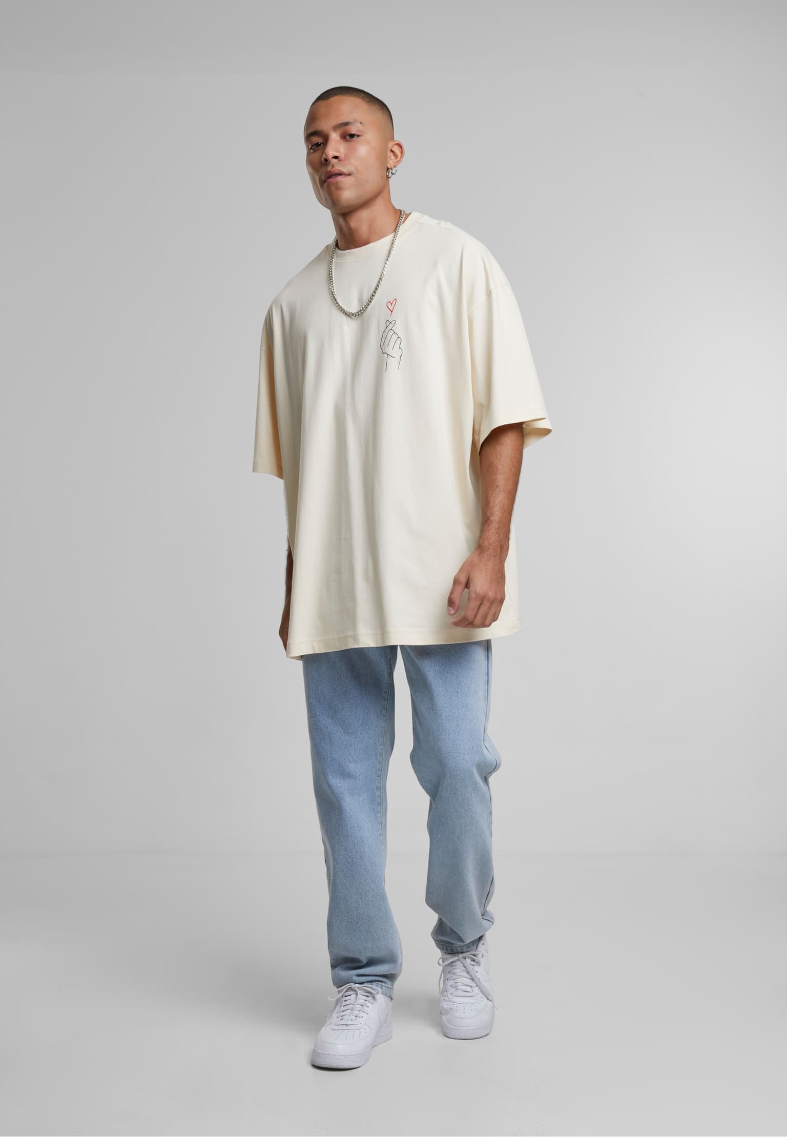 Merchcode K Heart Huge Tee – Bild 4
