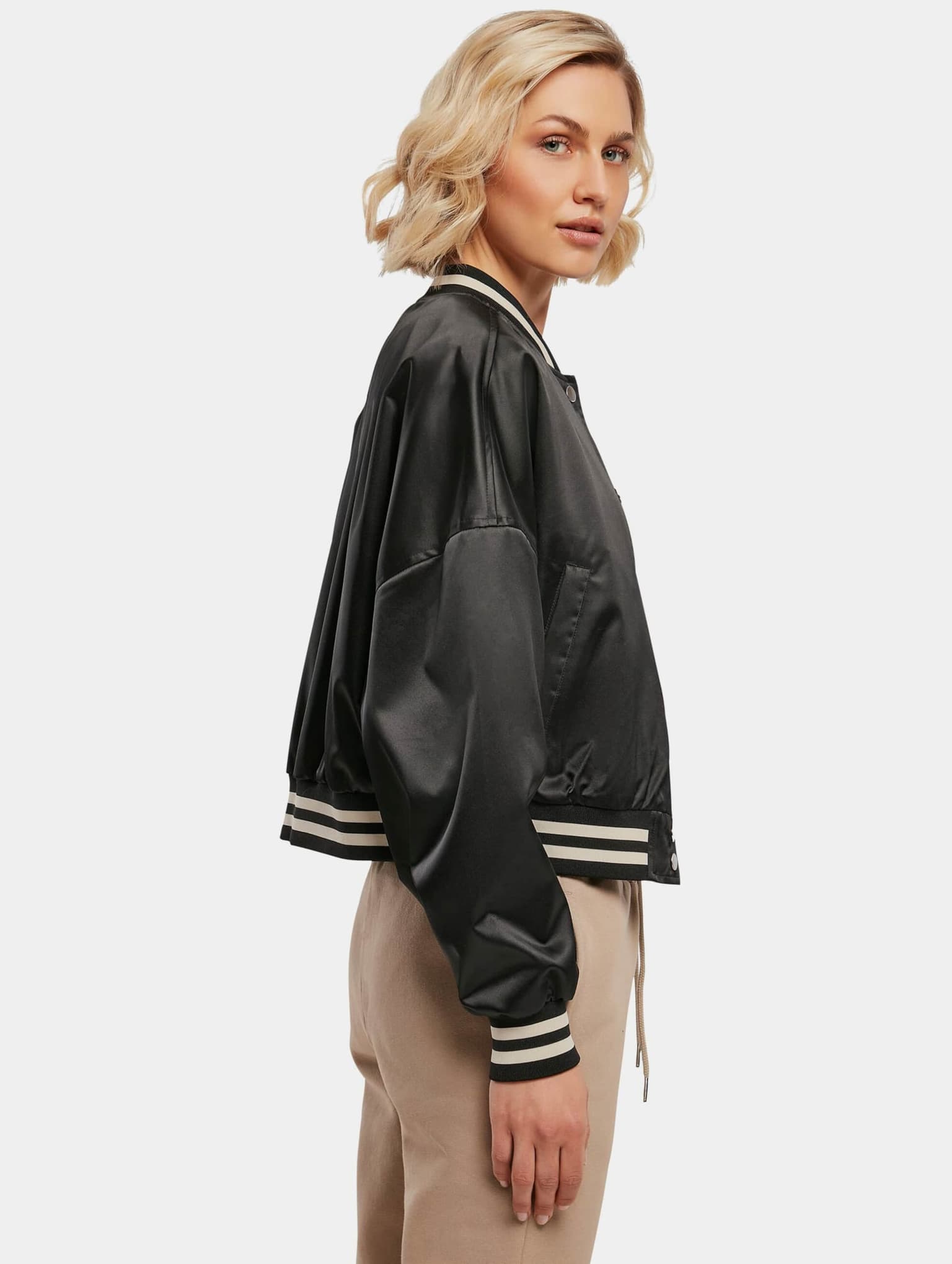 Urban Classics Ladies Short Oversized Satin College Jacket – Bild 4