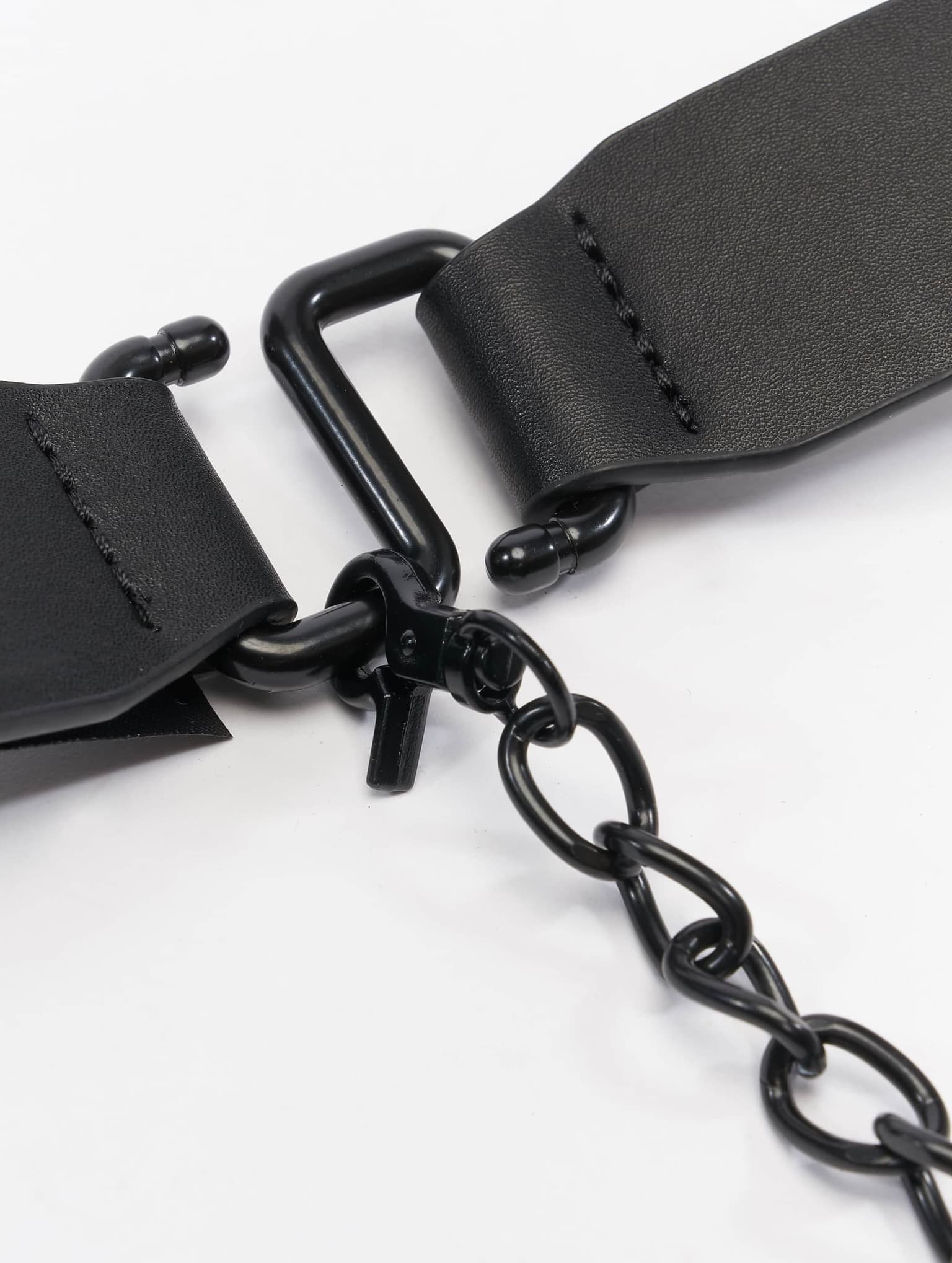 Urban Classics Imitation Leather Belt With Metal Chain – Bild 3