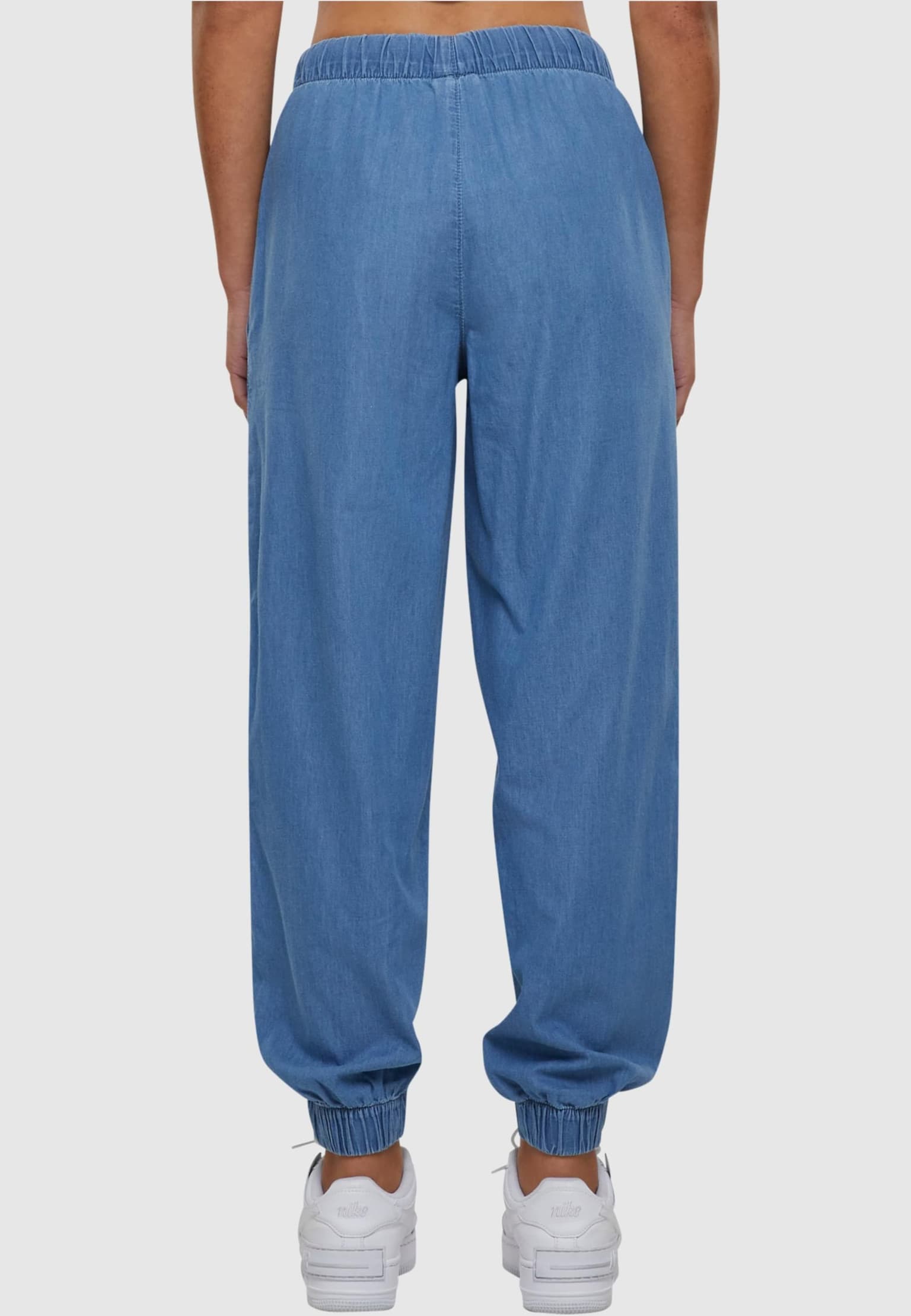 Urban Classics Ladies Light Denim Jogpants – Bild 2