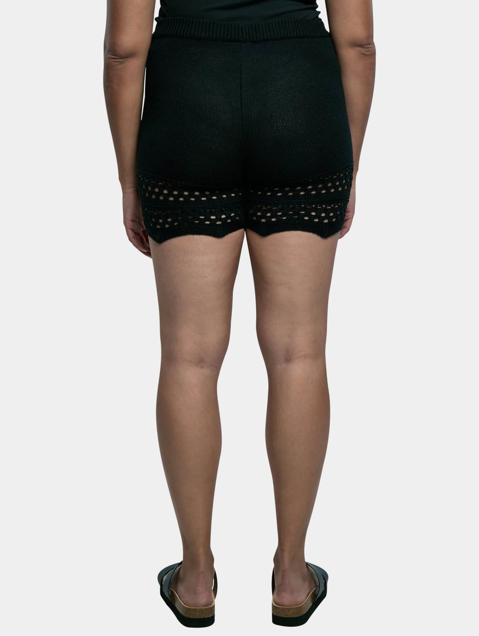Urban Classics Ladies Crochet Knit Short – Bild 2