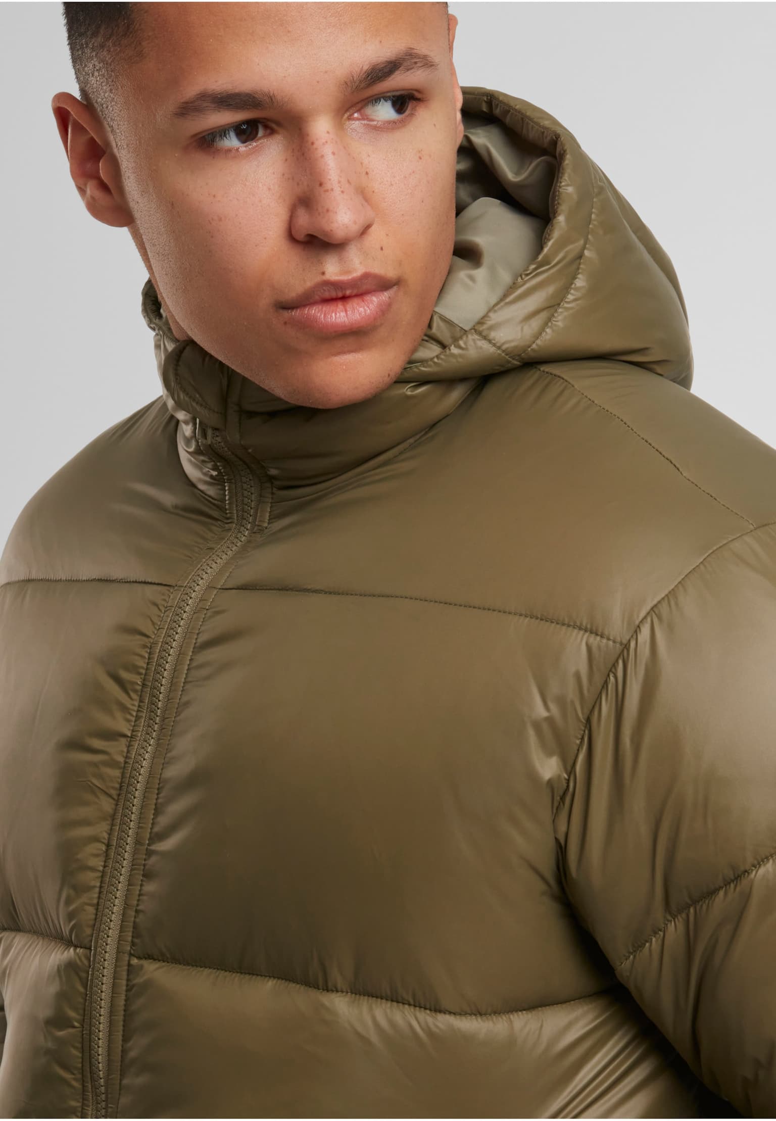 Urban Classics Shiny Puffer Jacket With Hood – Bild 4