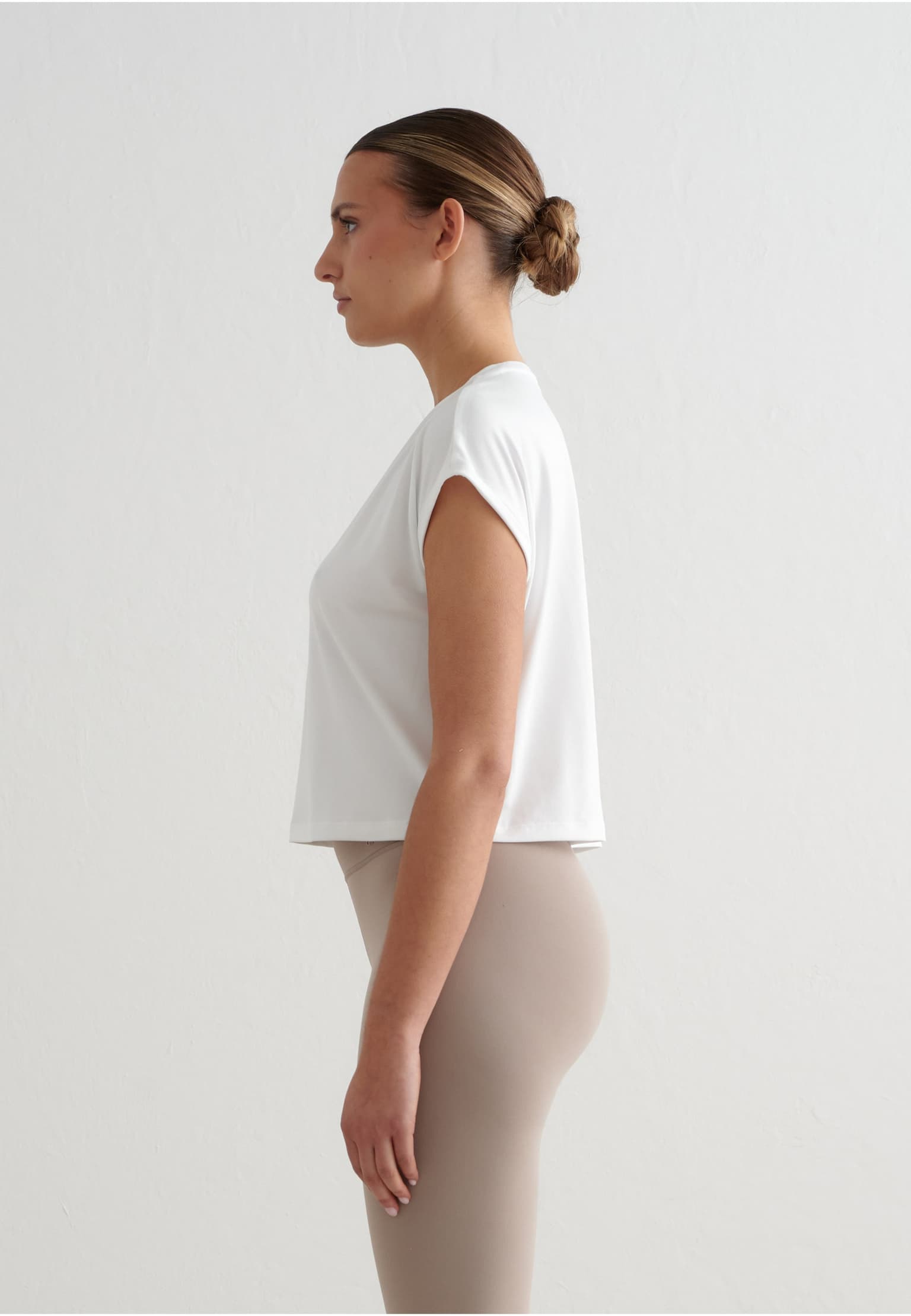 aimn Soft Basic Roll Sleeve Top – Bild 3