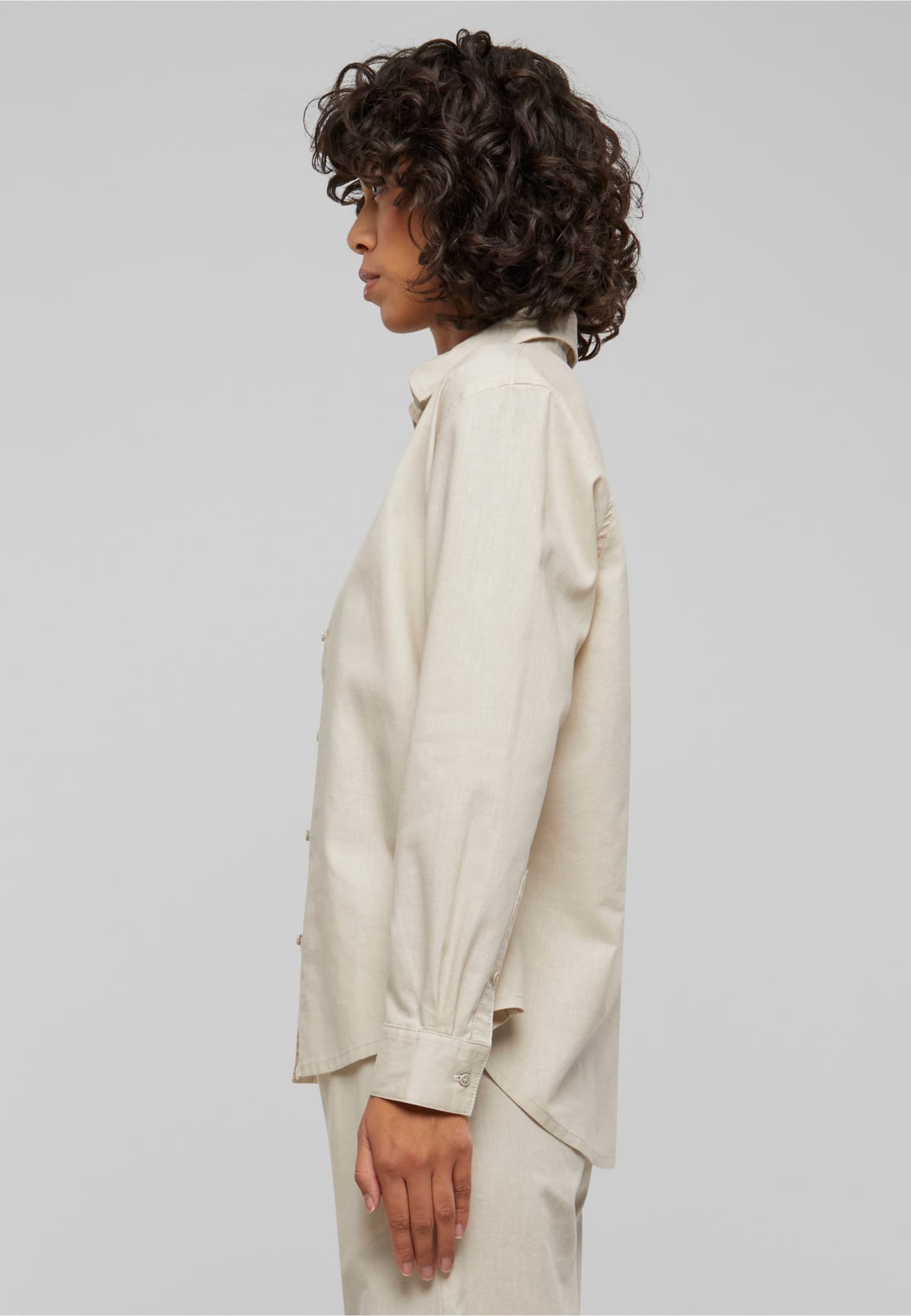 Urban Classics Ladies Linen Mixed Oversized Shirt – Bild 3