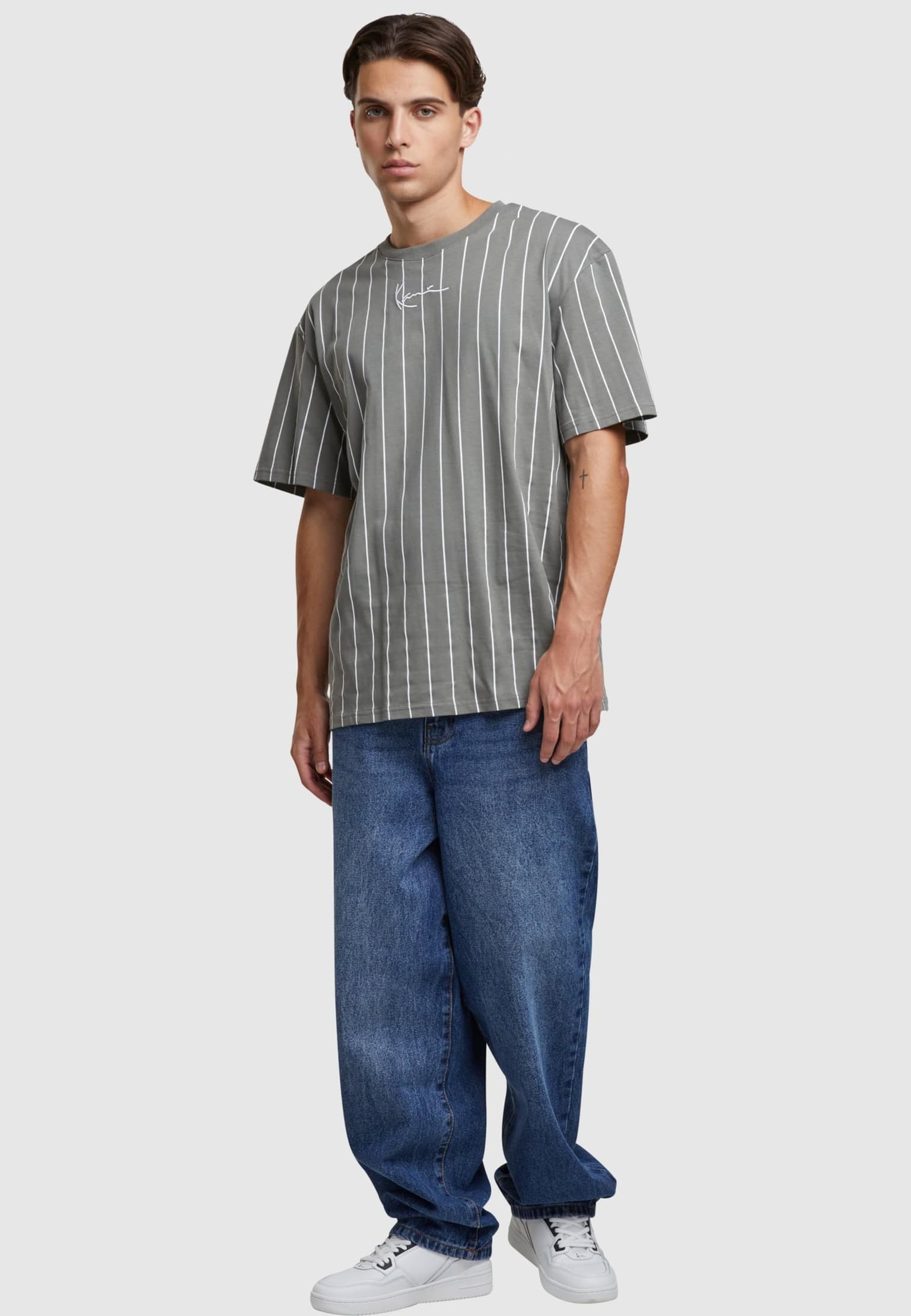 Karl Kani Small Signature Essential Pinstripe T-Shirt – Bild 4