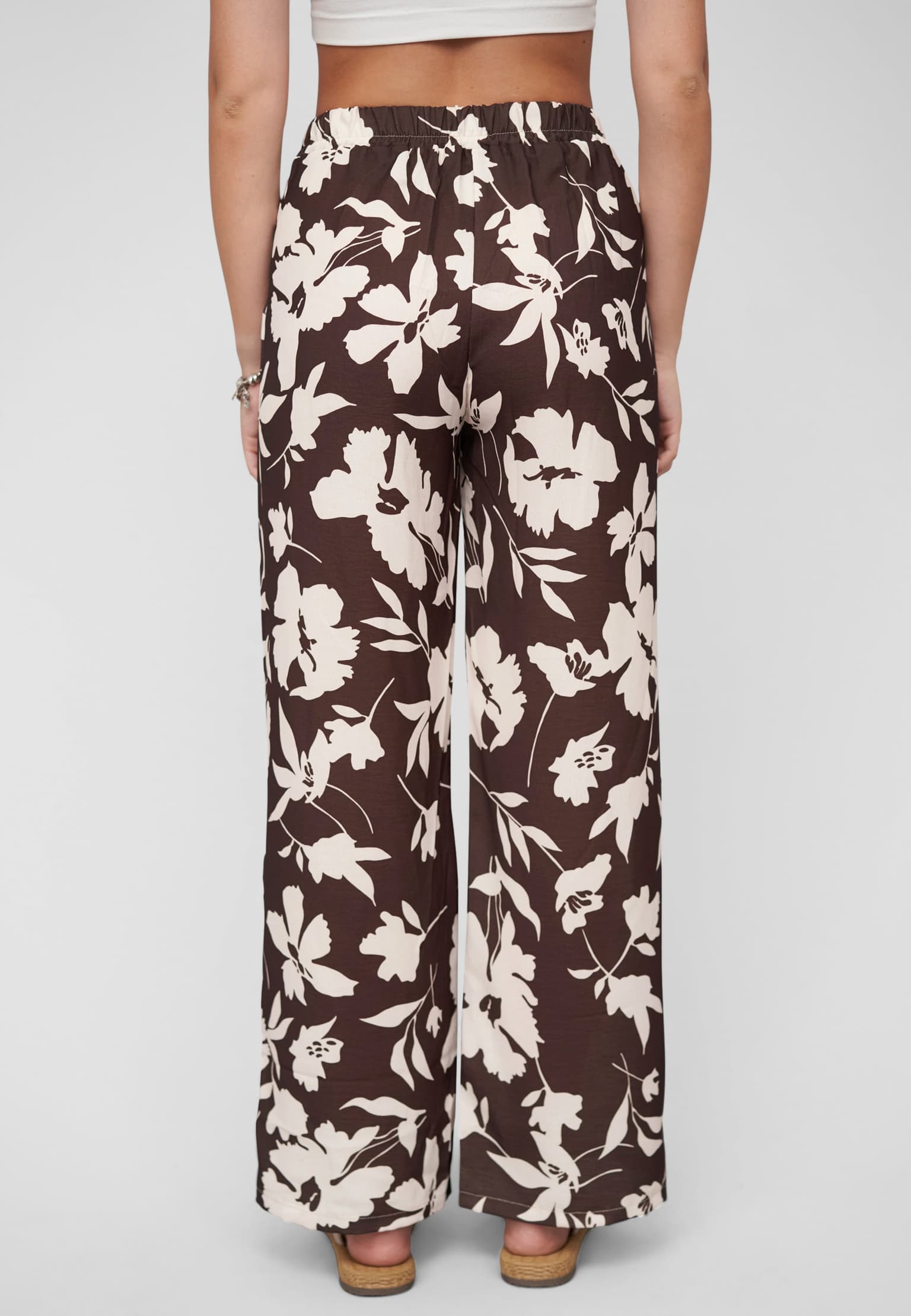 Cloud5ive Pants with tie belt and aop flower print – Bild 2