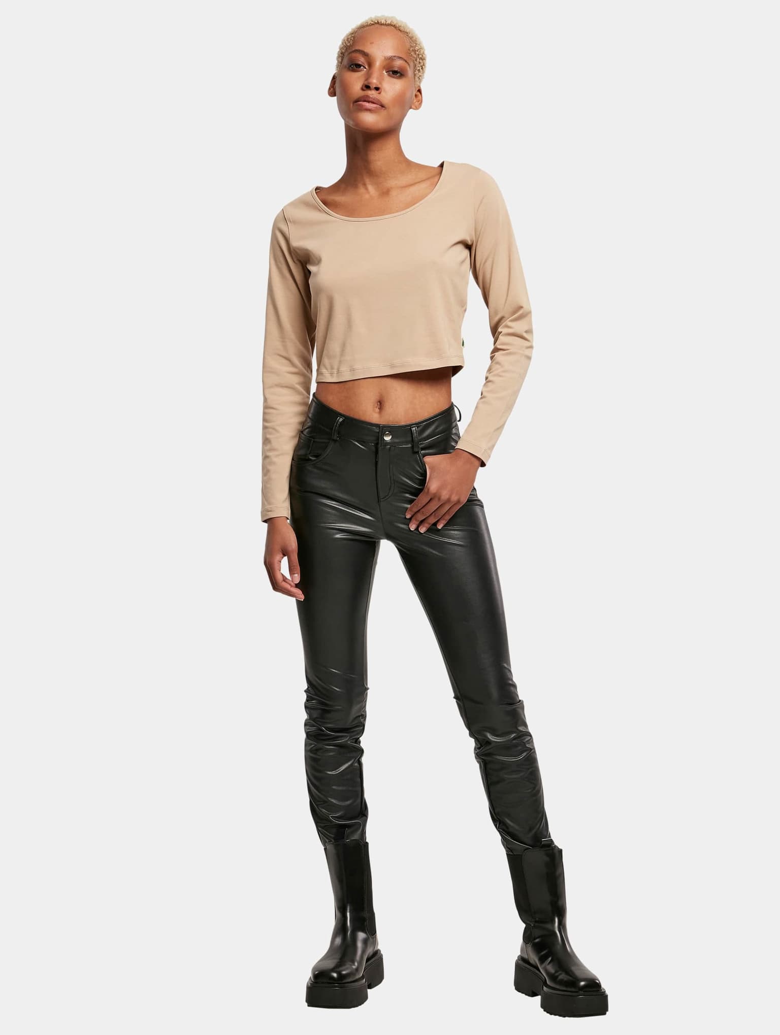 Urban Classics Ladies Essentials Wide Neck Cropped Longsleeve – Bild 4