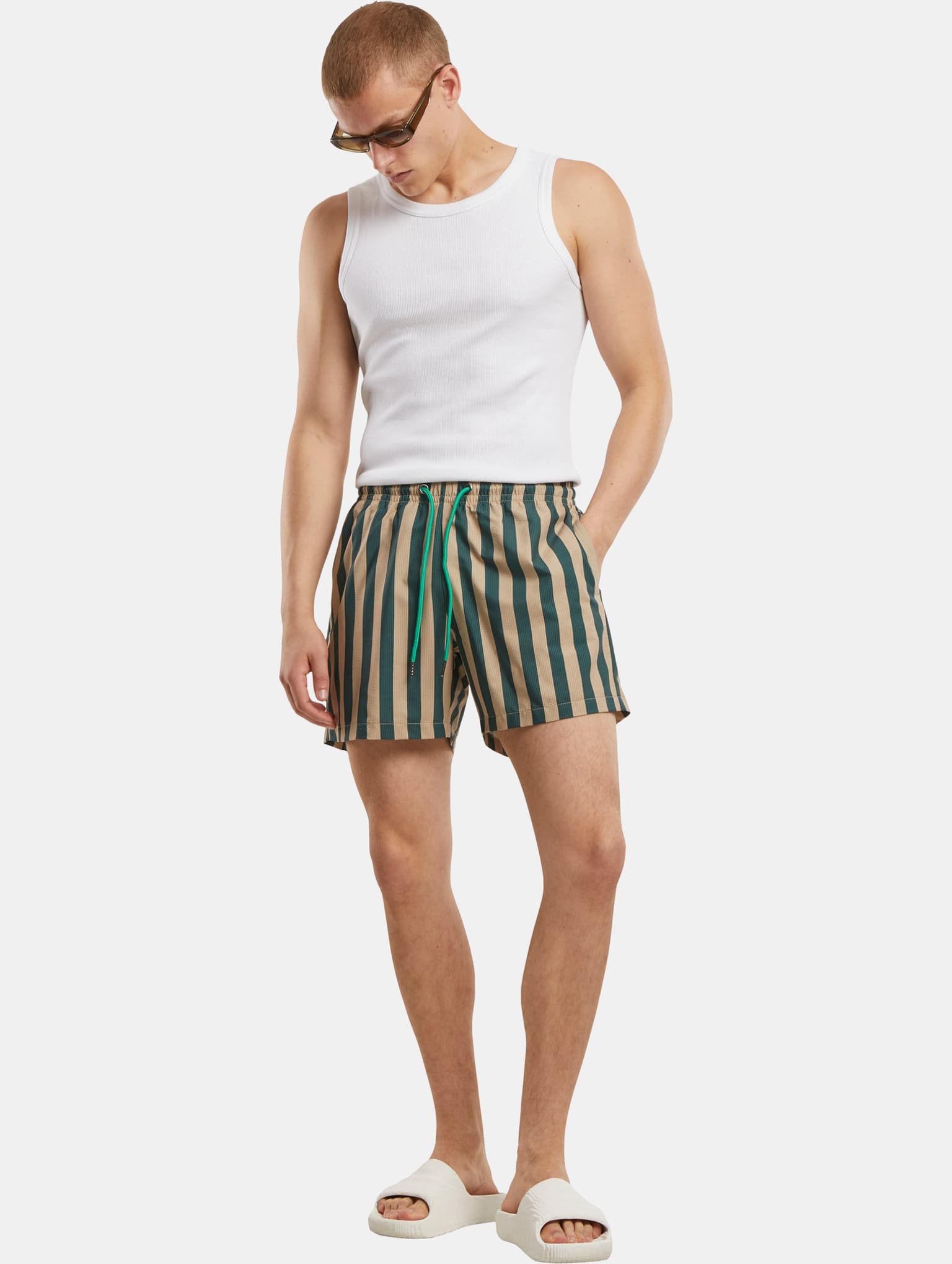 Urban Classics Striped Seersucker Swim Short – Bild 4