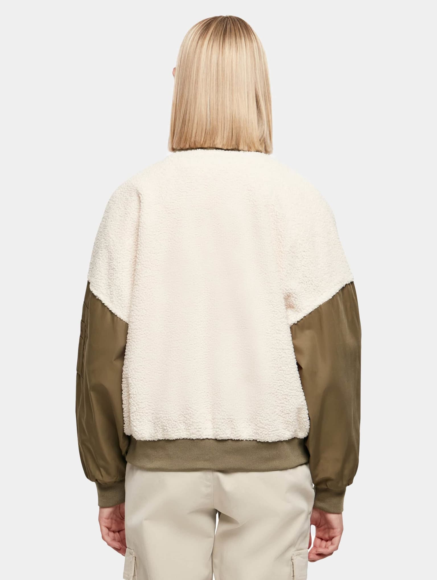 Urban Classics Ladies Oversized Sherpa Mixed Bomber Jacket – Bild 2