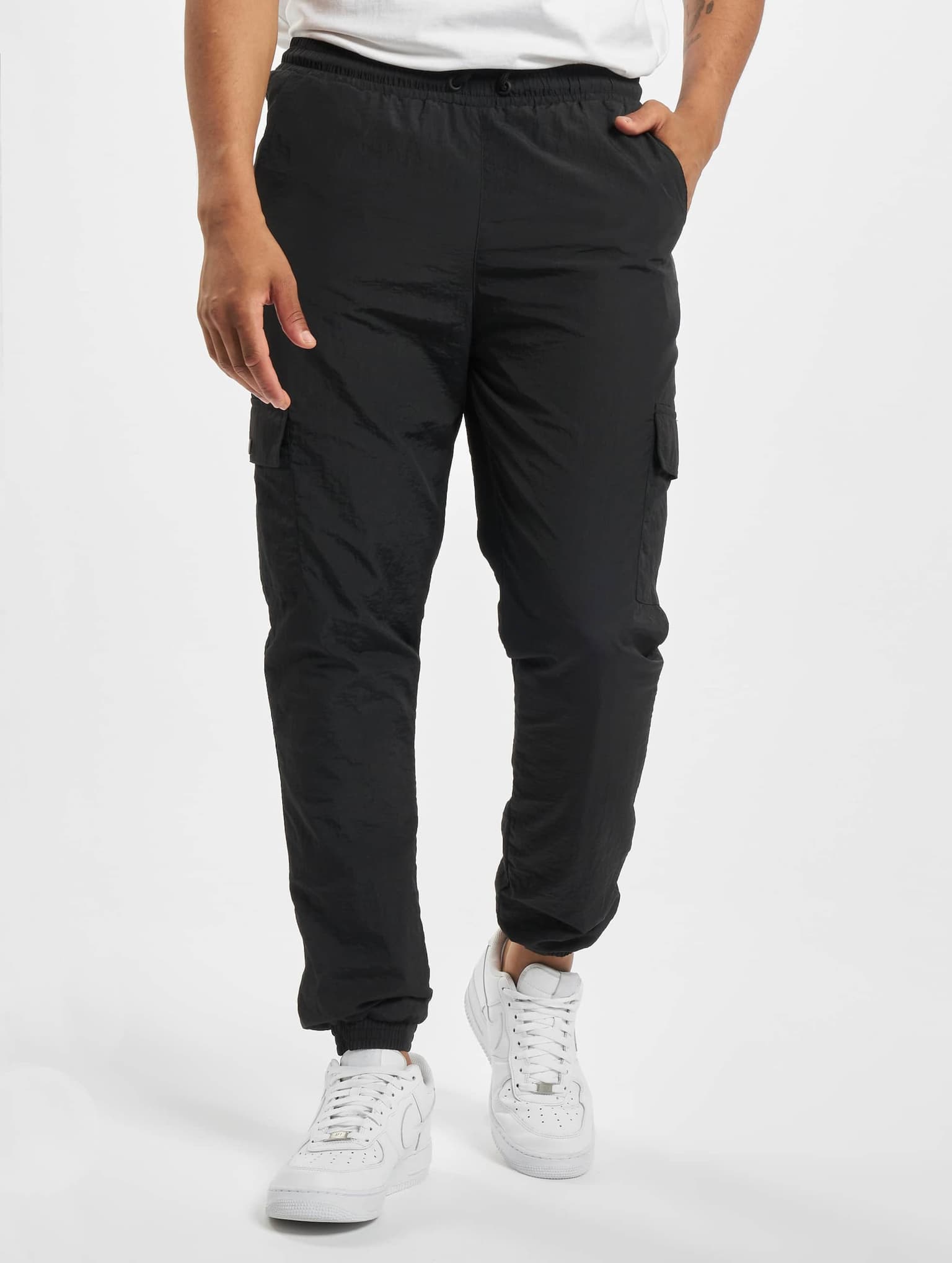 Urban Classics Cargo Nylon Track Pants – Bild 3