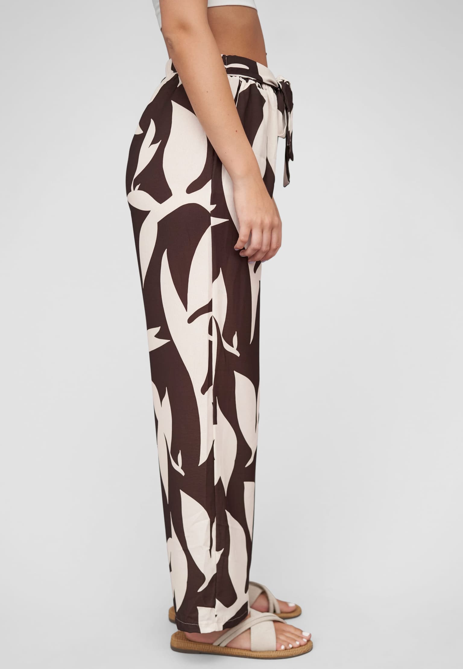 Cloud5ive Pants with tie belt and aop floral print – Bild 4