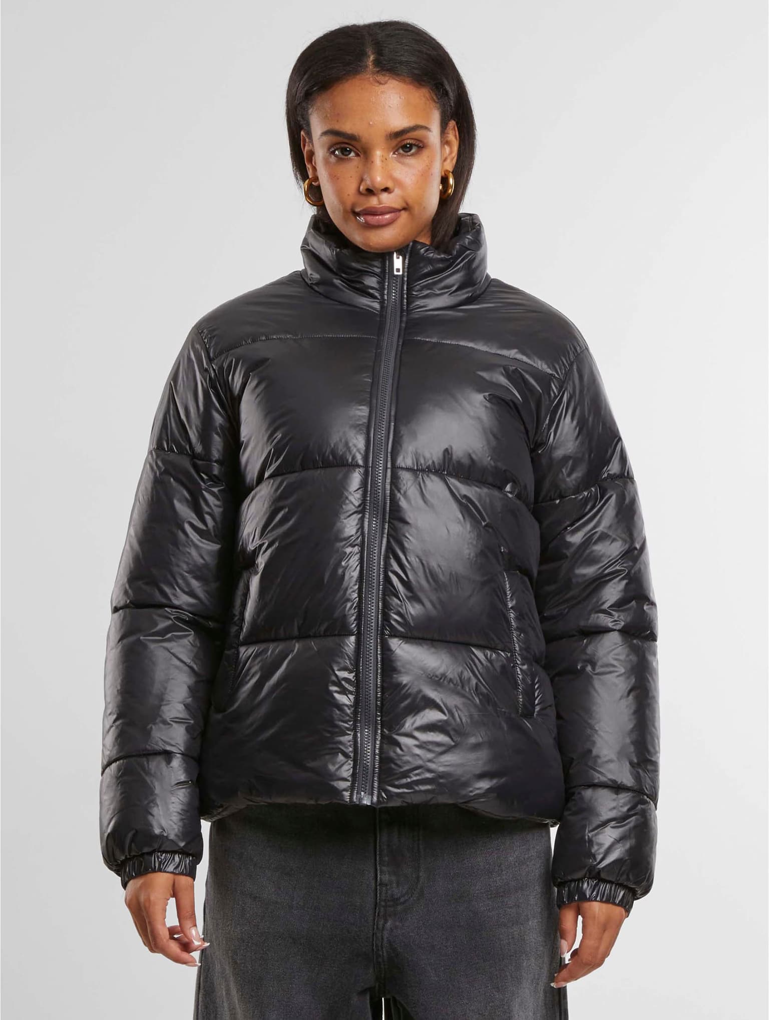 Urban Classics Ladies Essentials Short Shiny Puffer Jacket – Bild 3