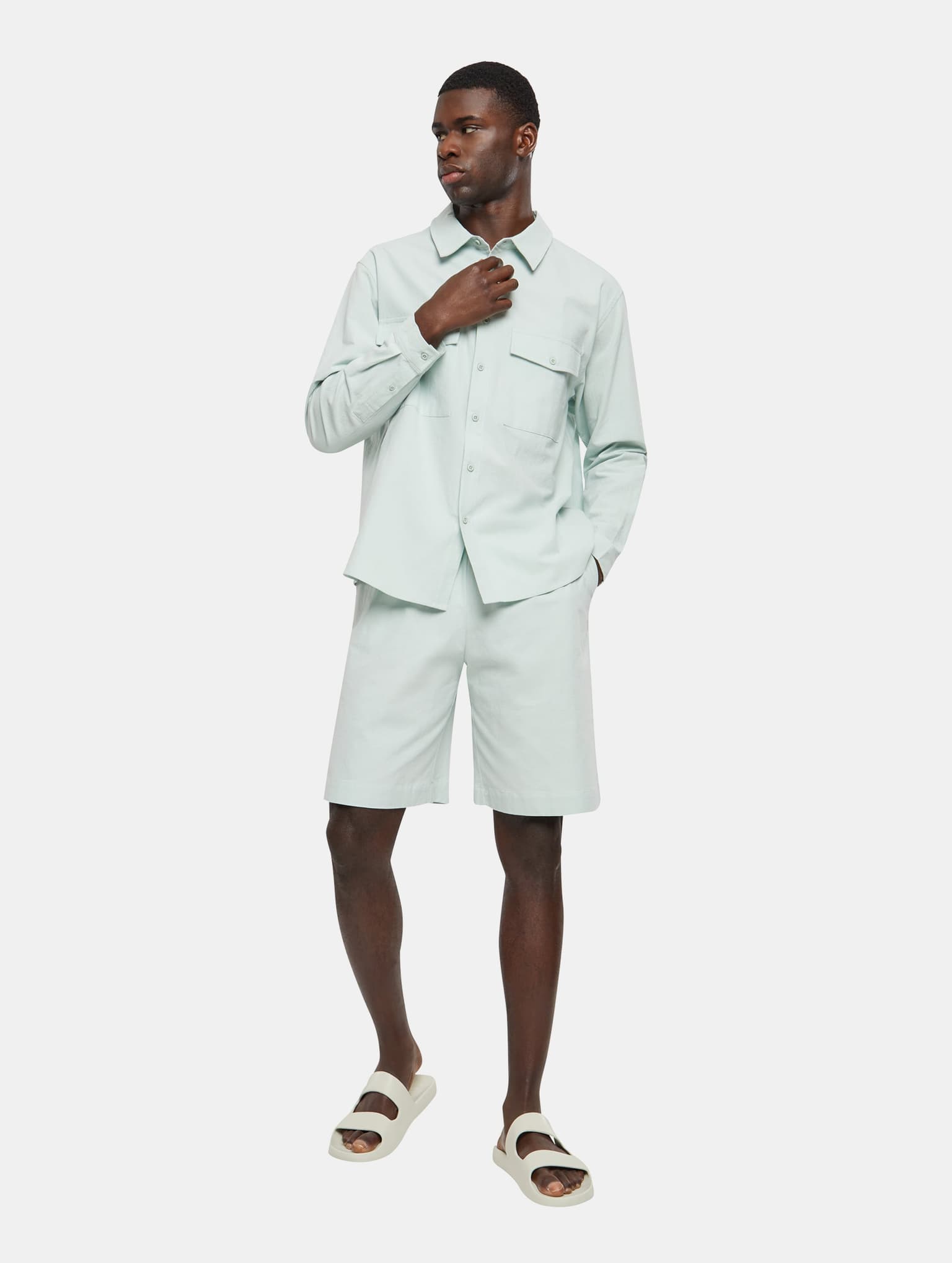 Urban Classics Wide Crepe Short – Bild 4