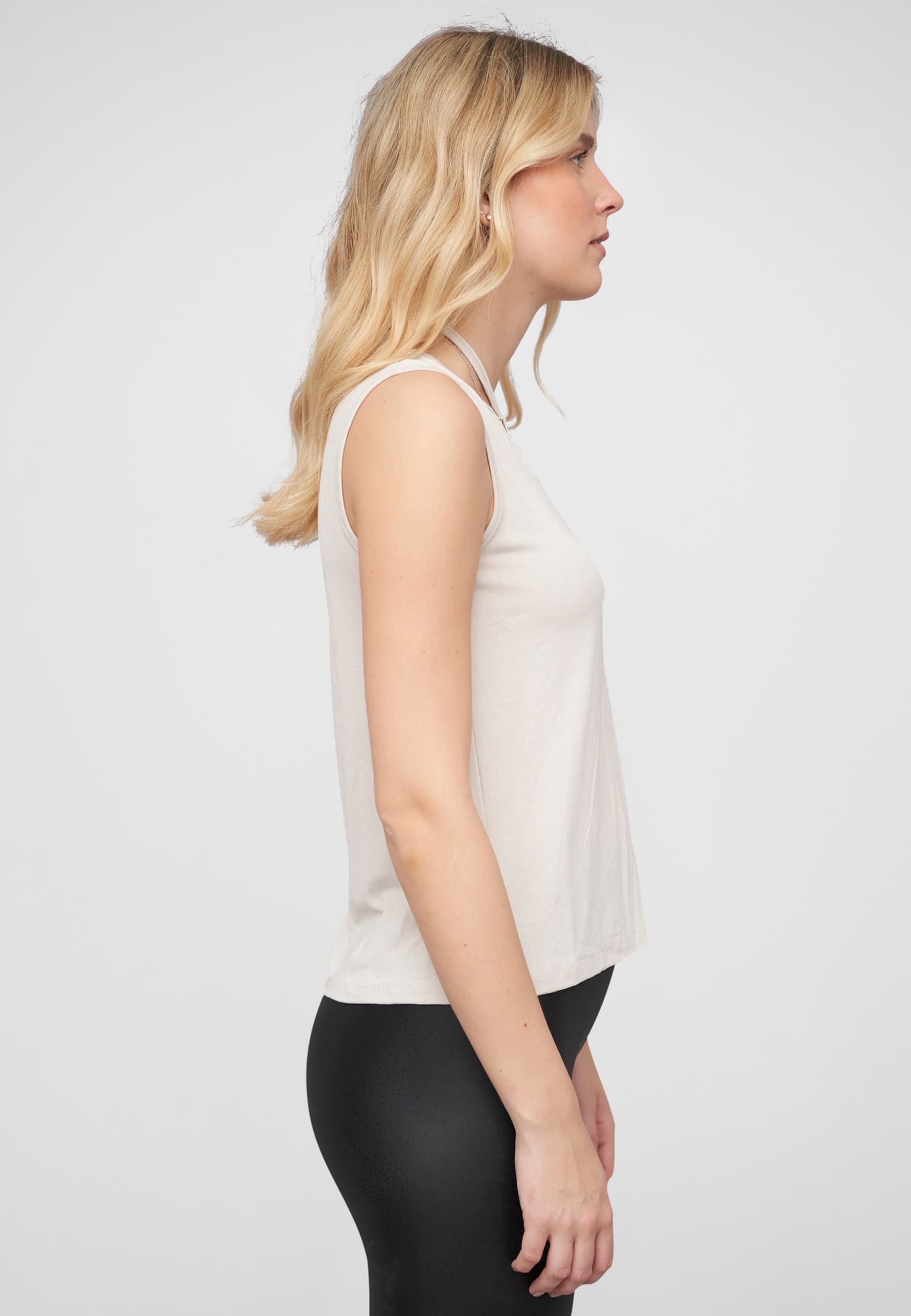 Cloud5ive Cloud 5ive Viscose Neckholder Top with Ring-Detail – Bild 4