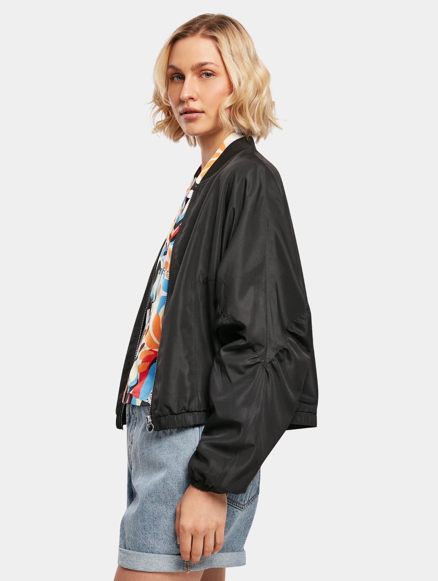 Urban Classics Ladies Essentials Batwing Bomber Jacket – Bild 4
