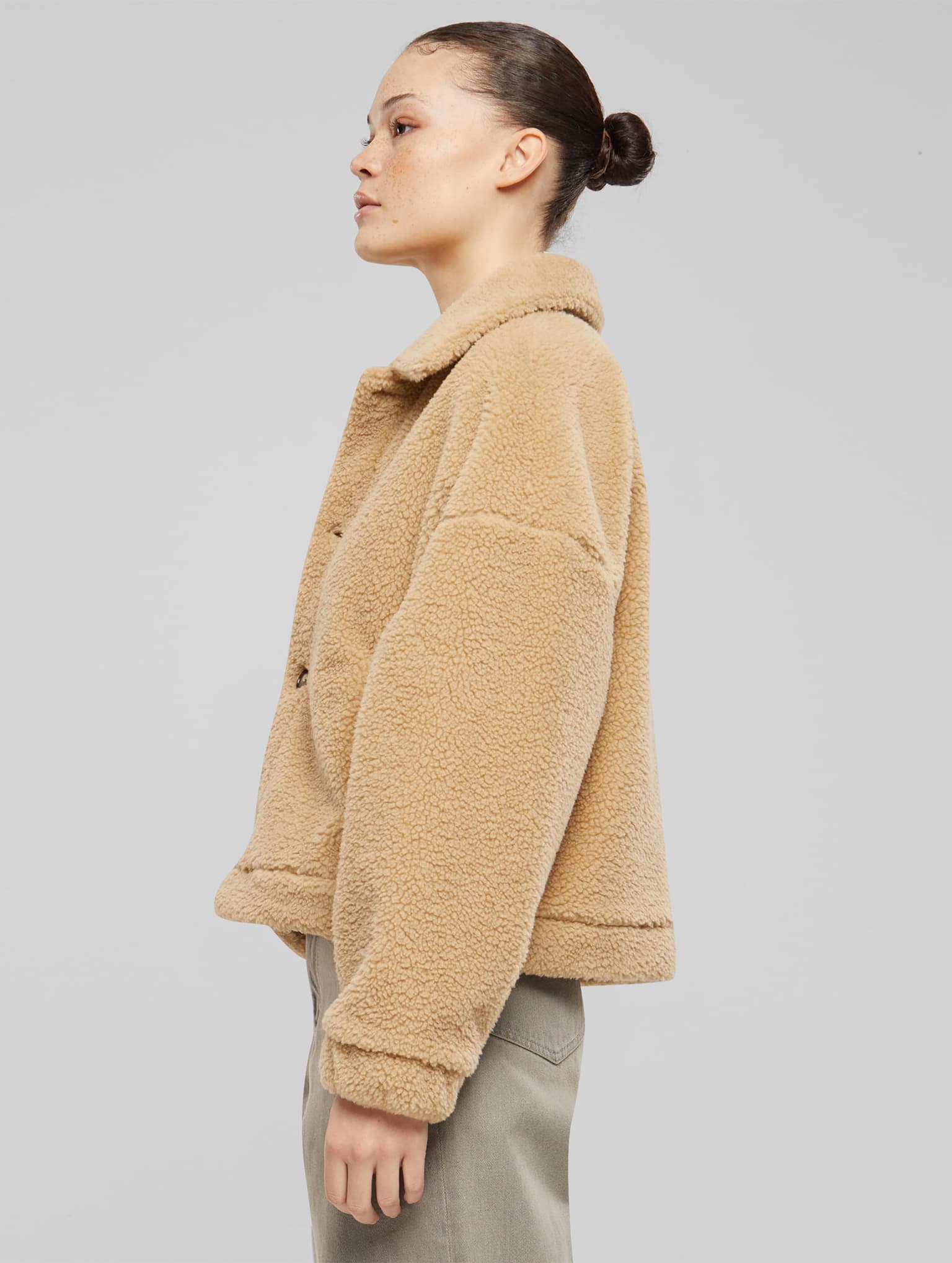 Urban Classics Ladies Short Sherpa Button Jacket – Bild 4