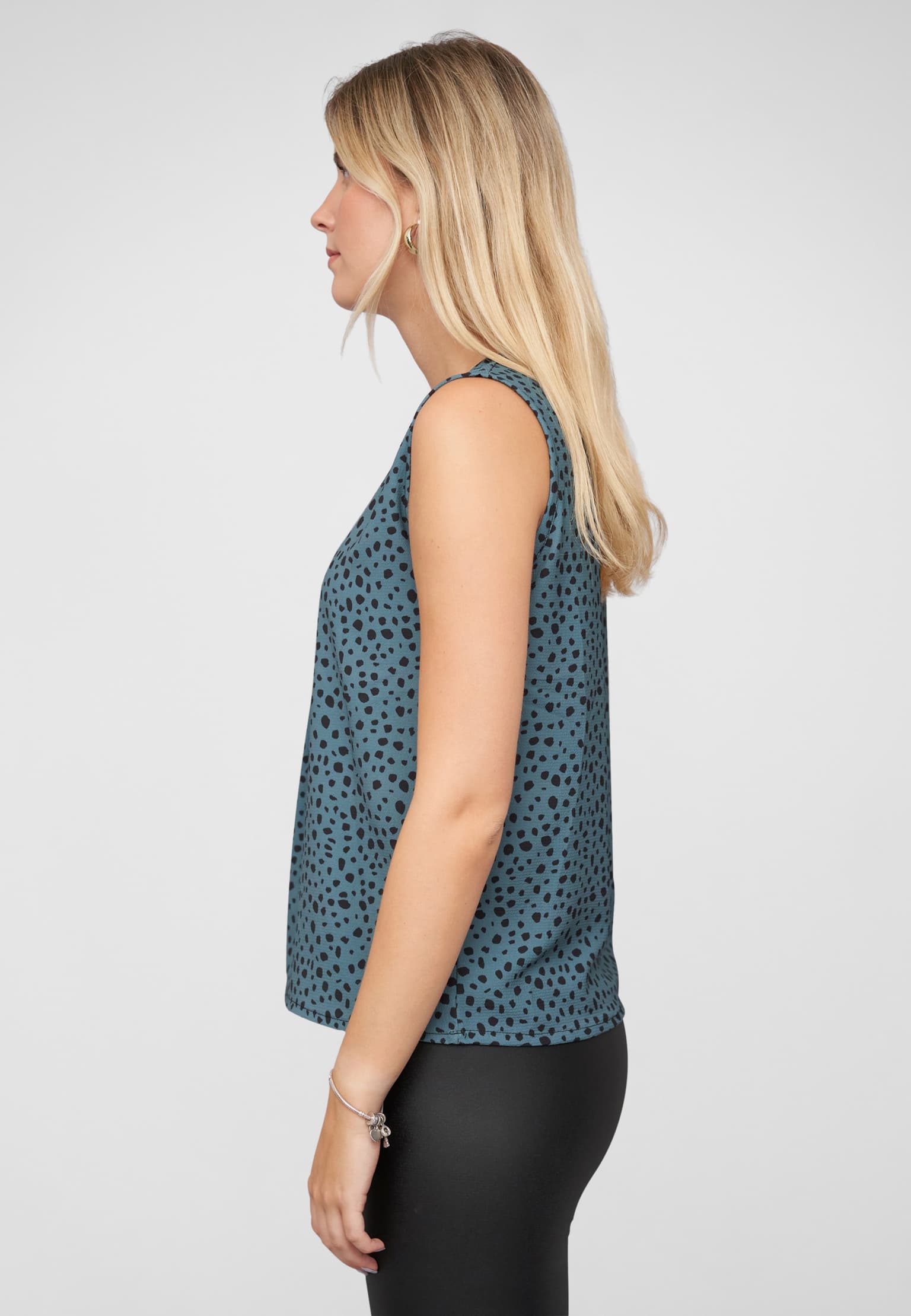 Cloud5ive V-Neck Top with aop animal print – Bild 3