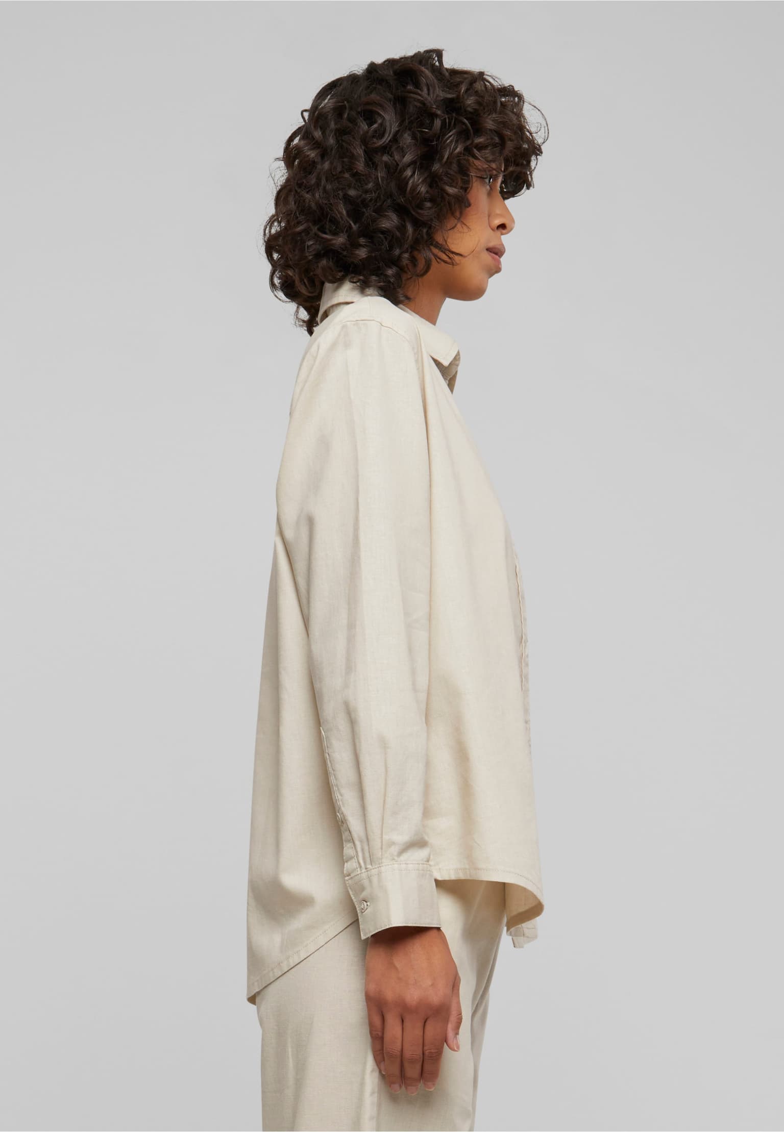 Urban Classics Ladies Linen Mixed Oversized Shirt – Bild 4
