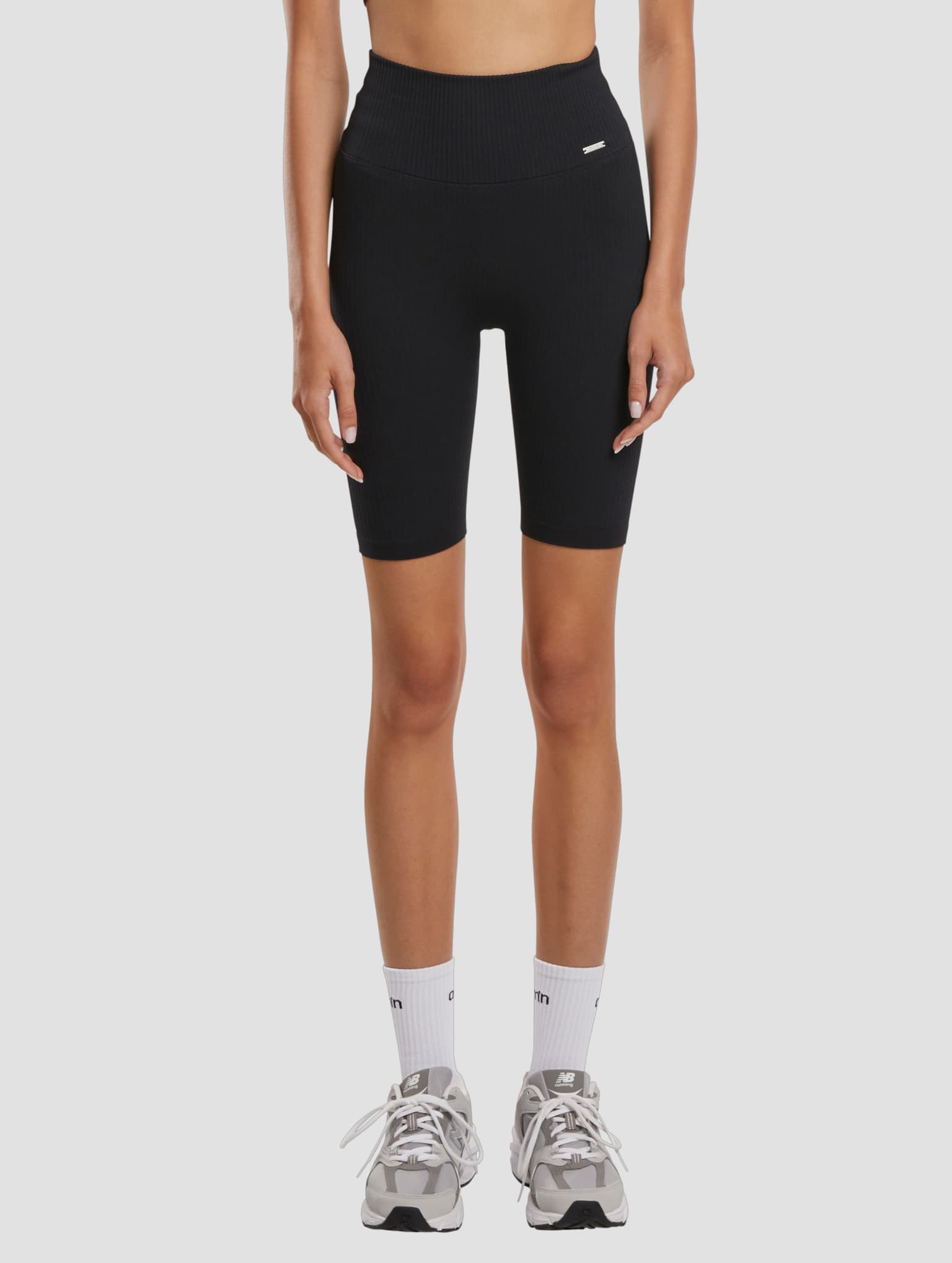 AMN-243-BIK-20040002-059 AIMN Ribbed Midi Biker Short – Bild 2