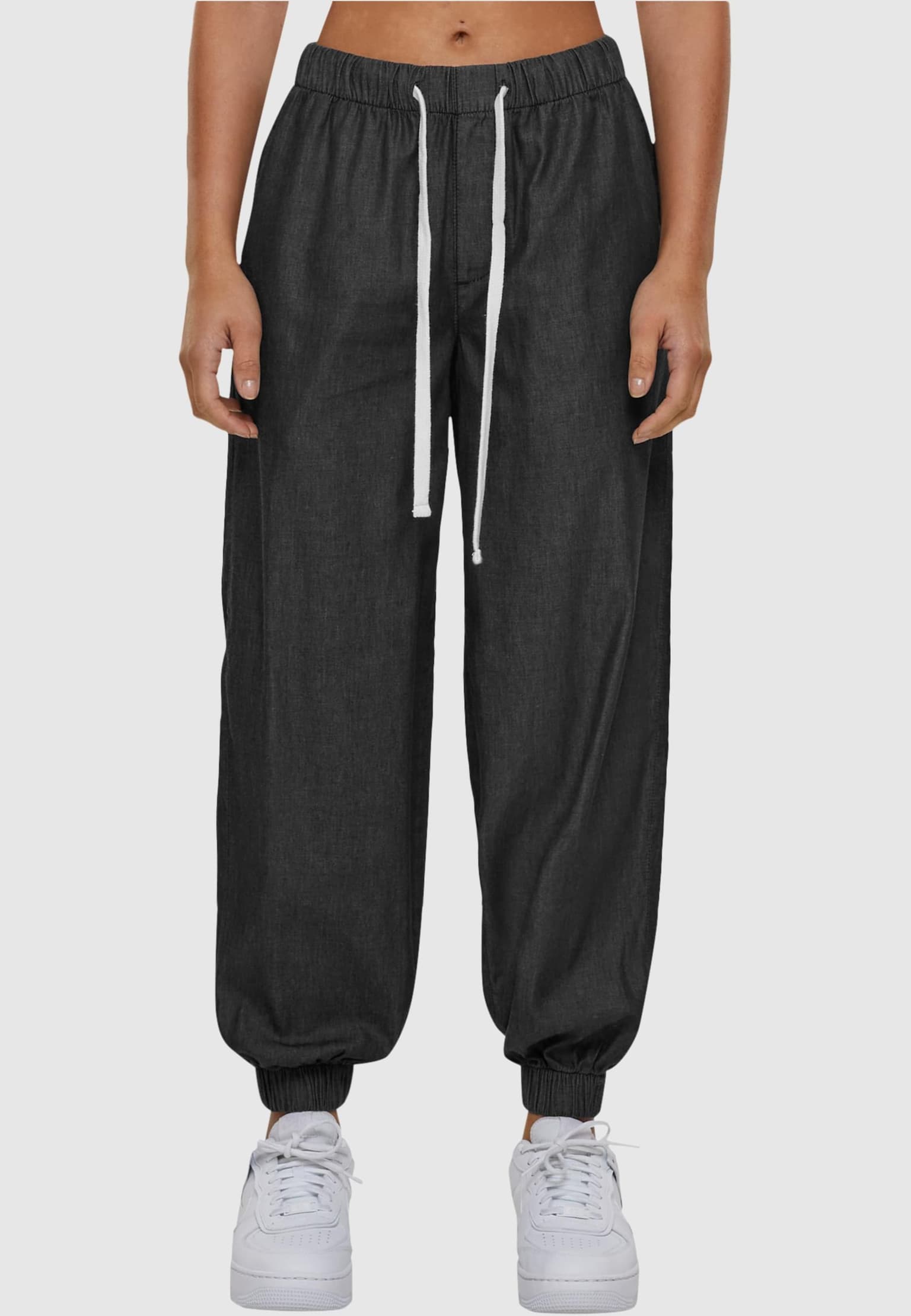 Urban Classics Ladies Light Denim Jogpants – Bild 3