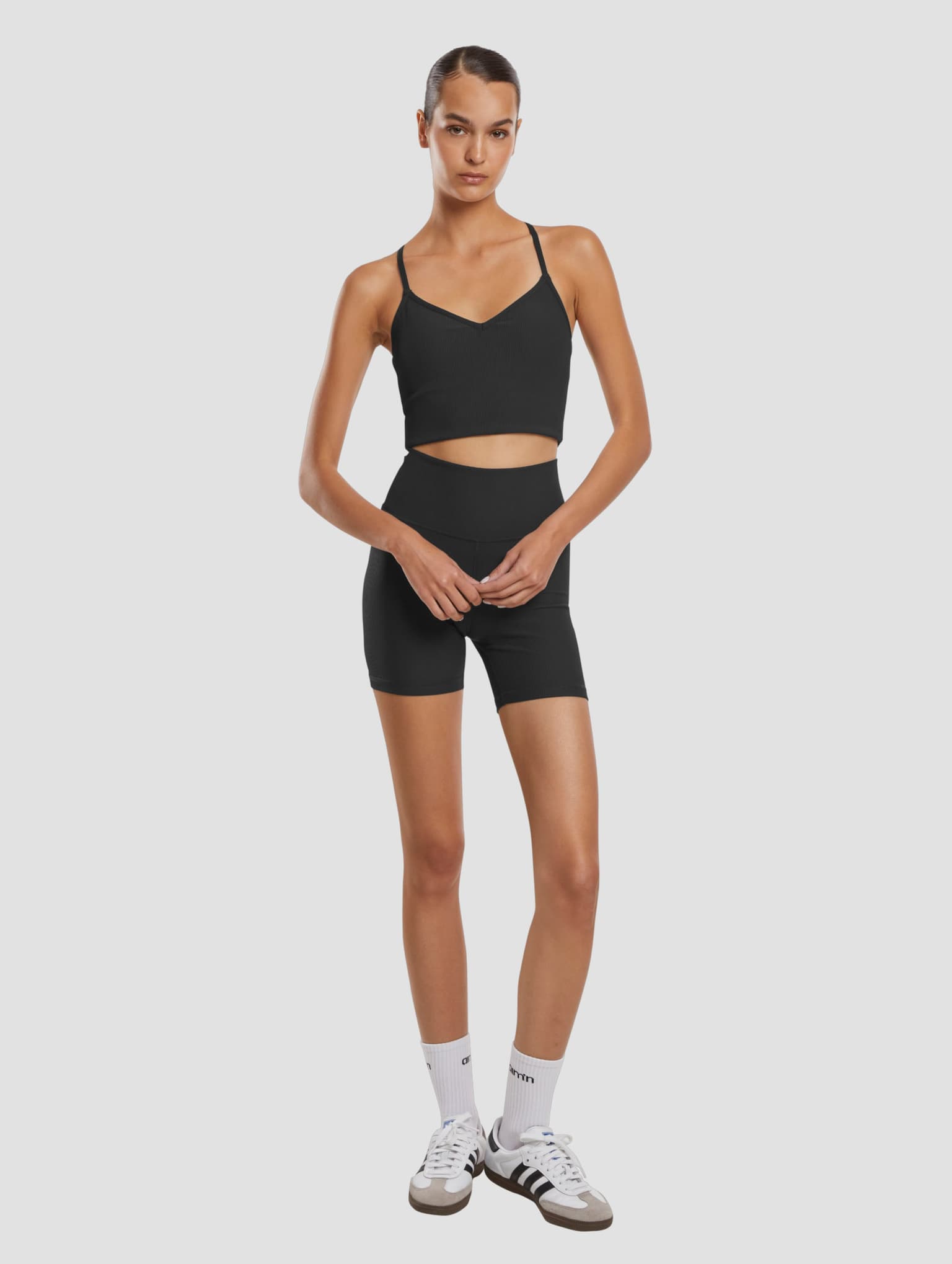 AMN-243-BIK-24040354-010 AIMN Ribbed Performance Midi Biker Short – Bild 4